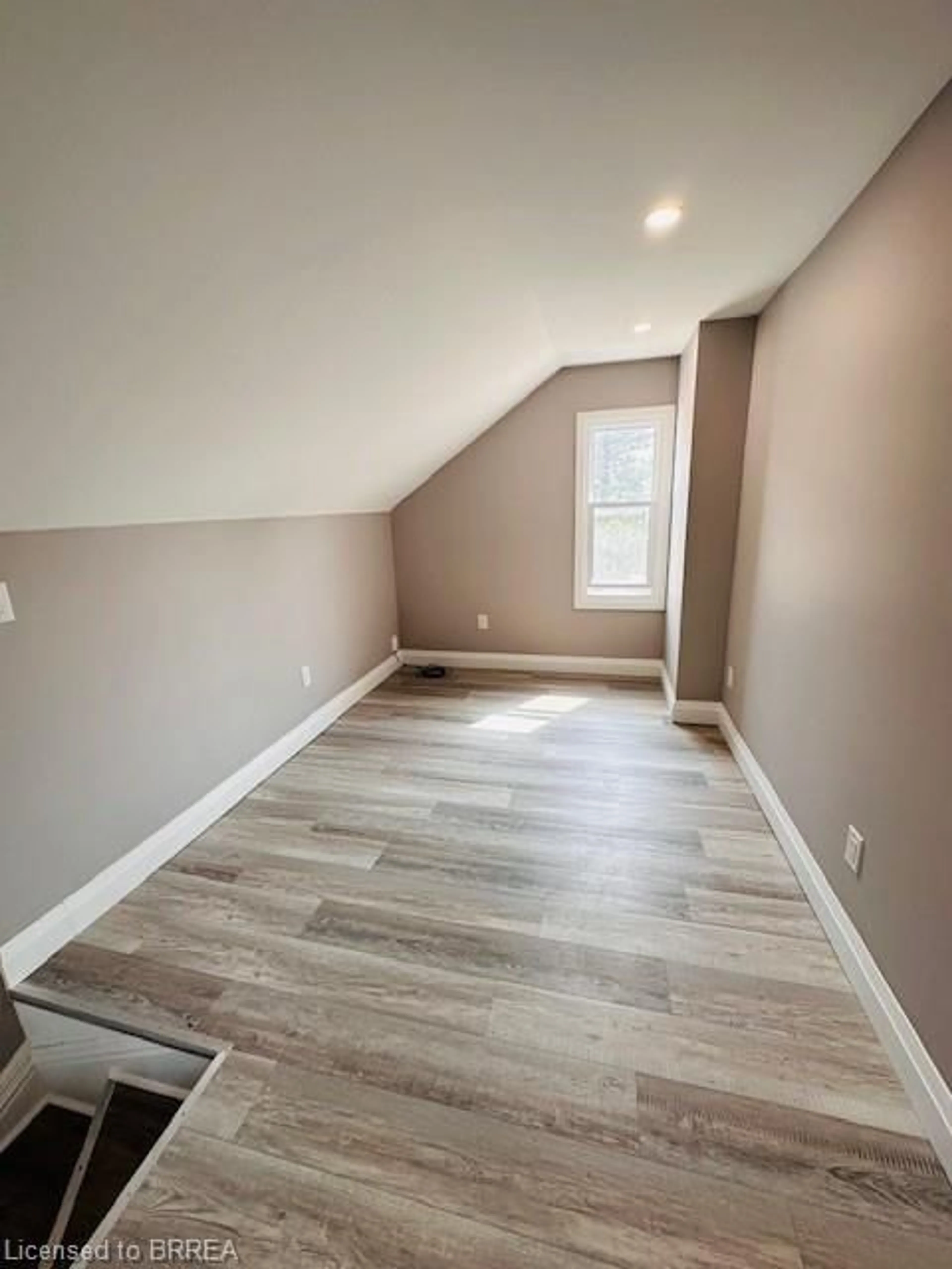 A pic of a room for 111 Spring St, Brantford Ontario N3T 4M6