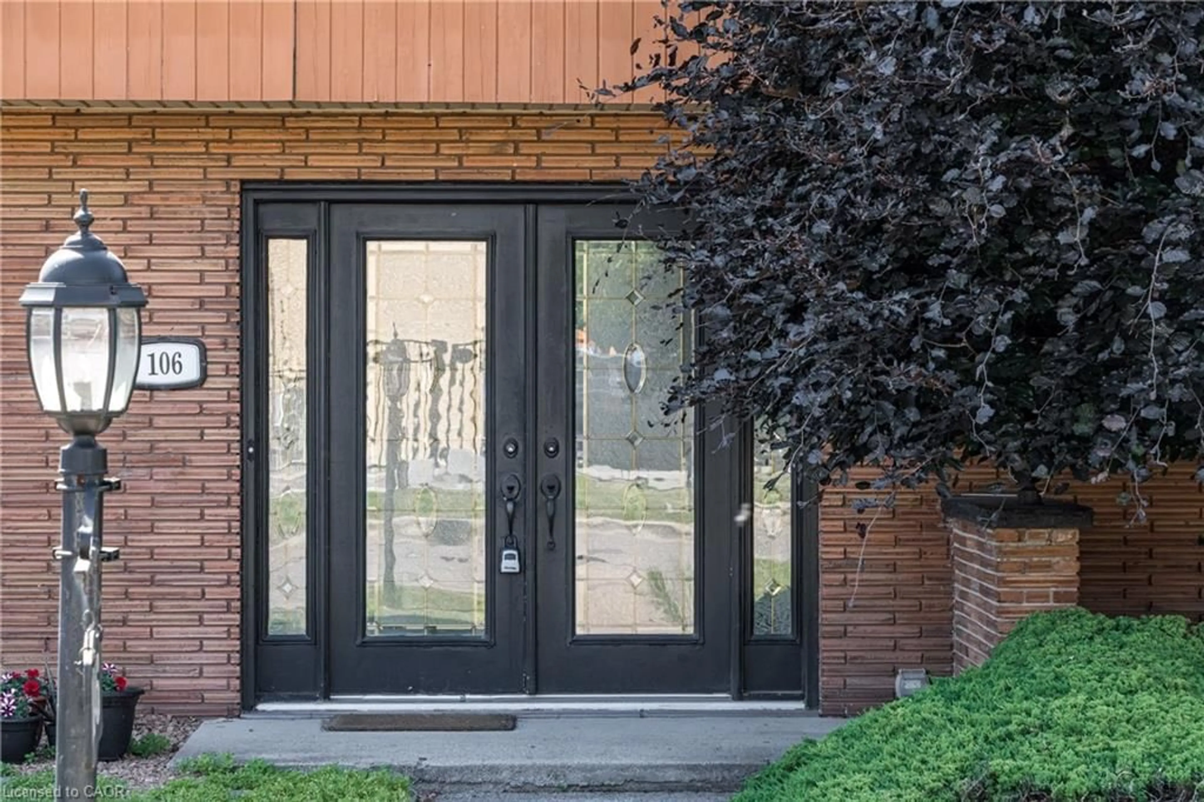 Indoor entryway for 106 Cline Ave, Hamilton Ontario L8S 1X1