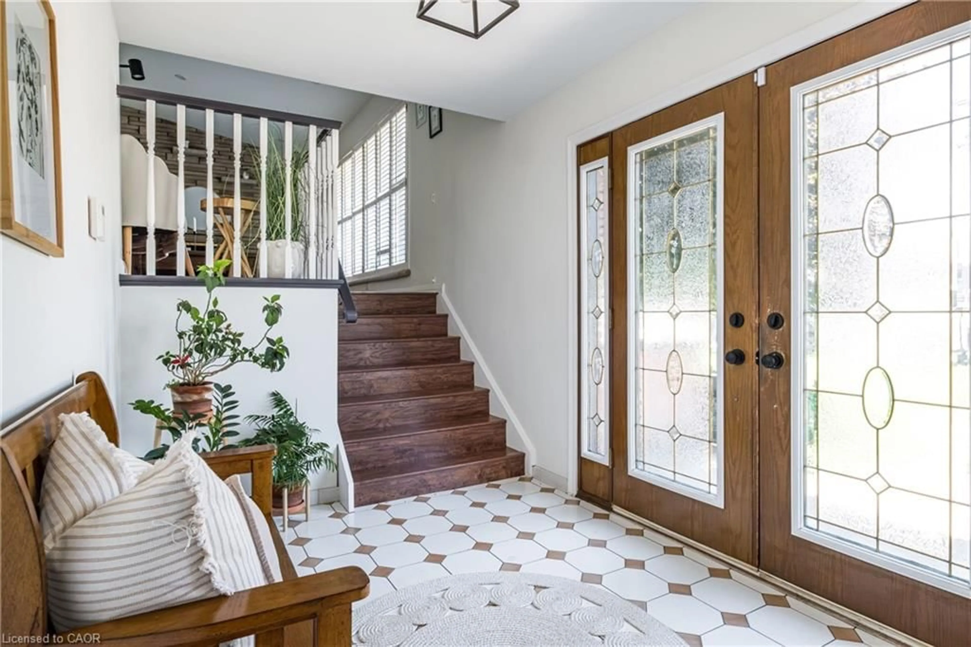Indoor entryway for 106 Cline Ave, Hamilton Ontario L8S 1X1