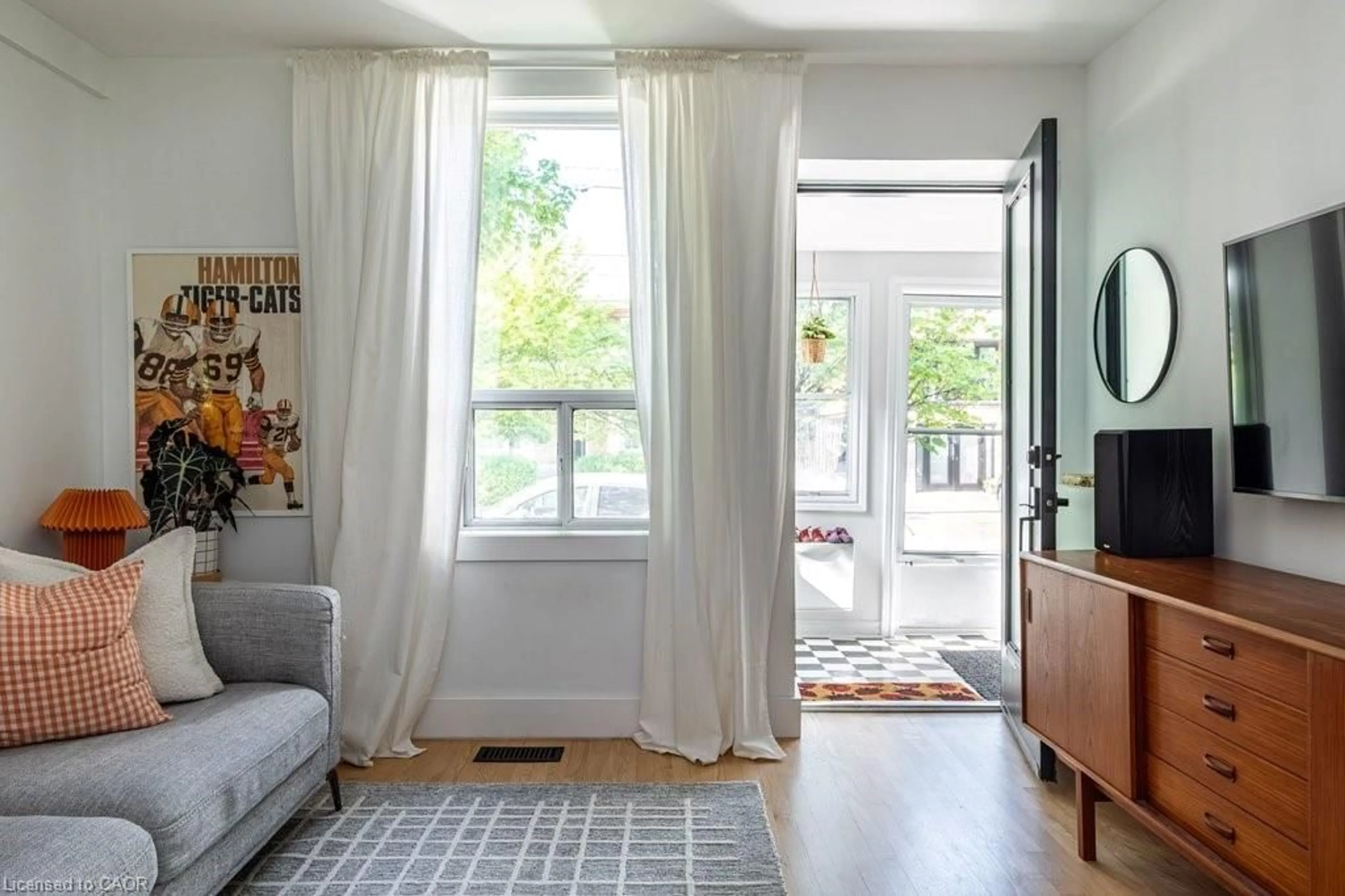 Living room with furniture, unknown for 163 Ferrie St, Hamilton Ontario L8L 3T4