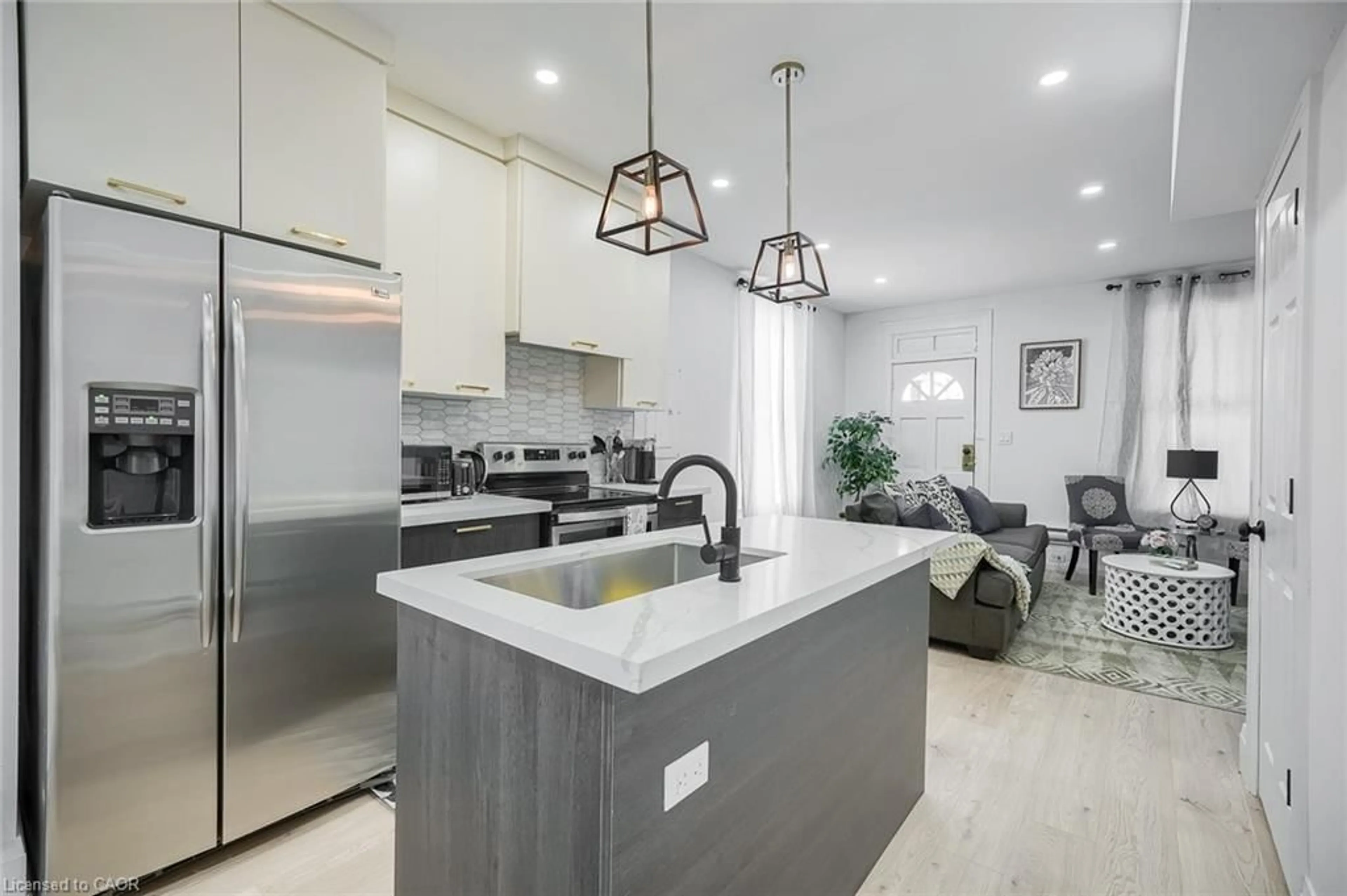 Open concept kitchen, ceramic/tile floor for 8 Elizabeth St, St. Catharines Ontario L2R 6B4