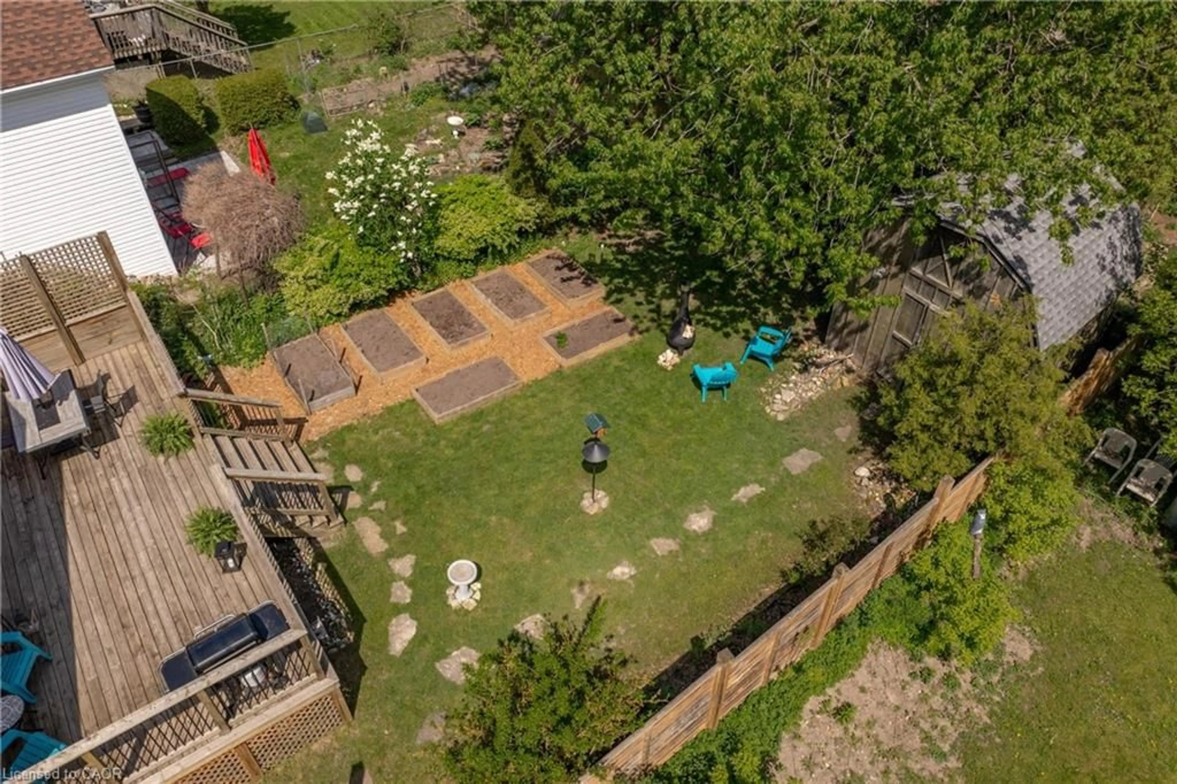 A pic from outside/outdoor area/front of a property/back of a property/a pic from drone, street for 78 Essex St, Guelph Ontario N1H 3L1