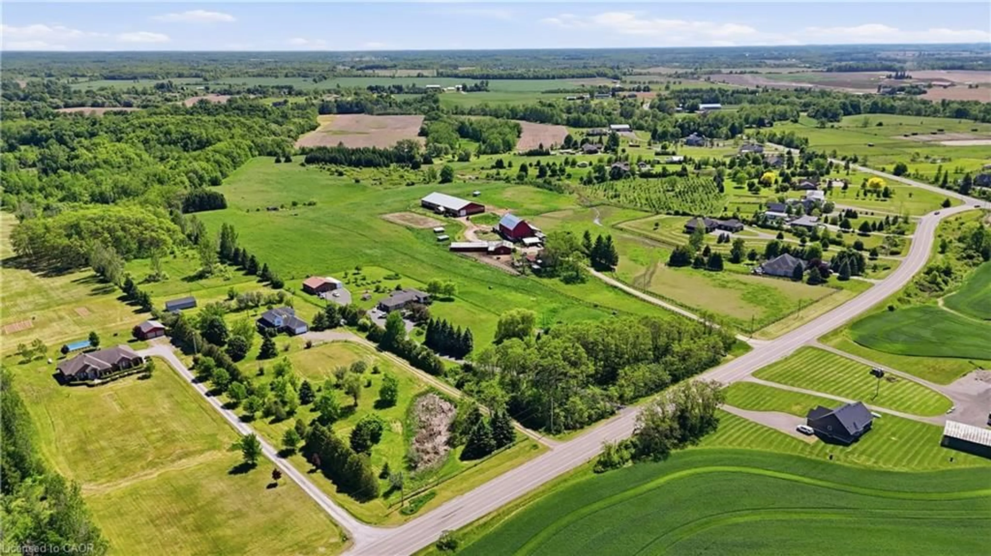 A pic from outside/outdoor area/front of a property/back of a property/a pic from drone, unknown for 19 Baptist Church Rd, Brantford Ontario N3T 5L4