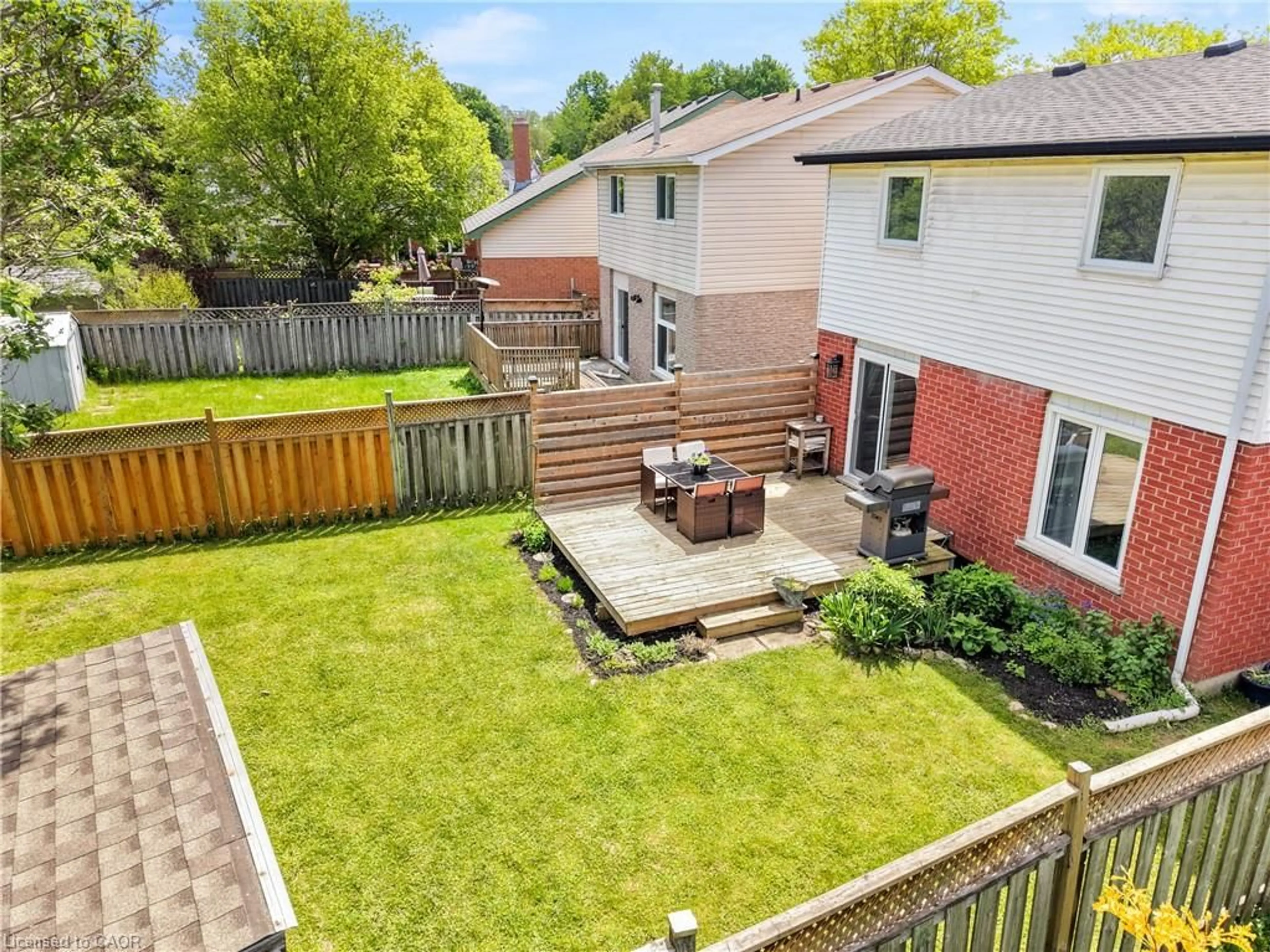 A pic from outside/outdoor area/front of a property/back of a property/a pic from drone, street for 52 Walman Dr, Guelph Ontario N1G 4H4