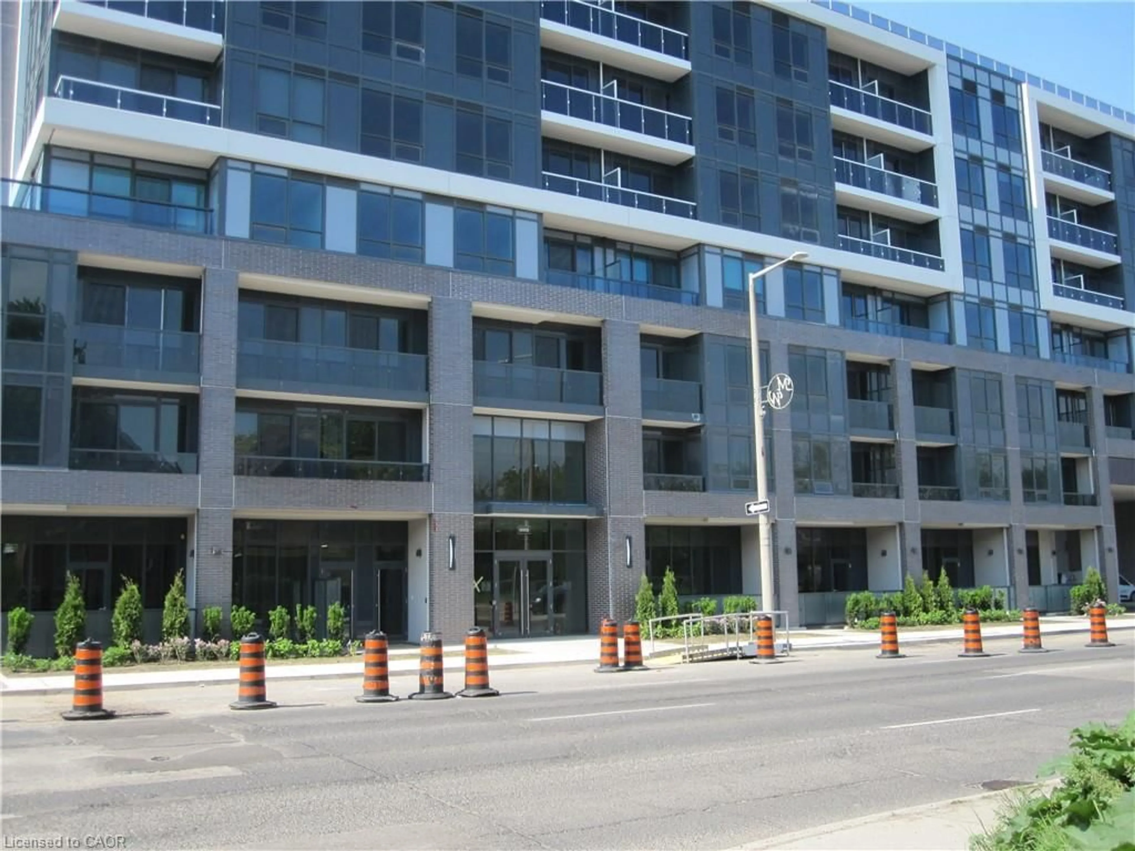 Indoor foyer for 415 Main St #314, Hamilton Ontario L8P 0C9