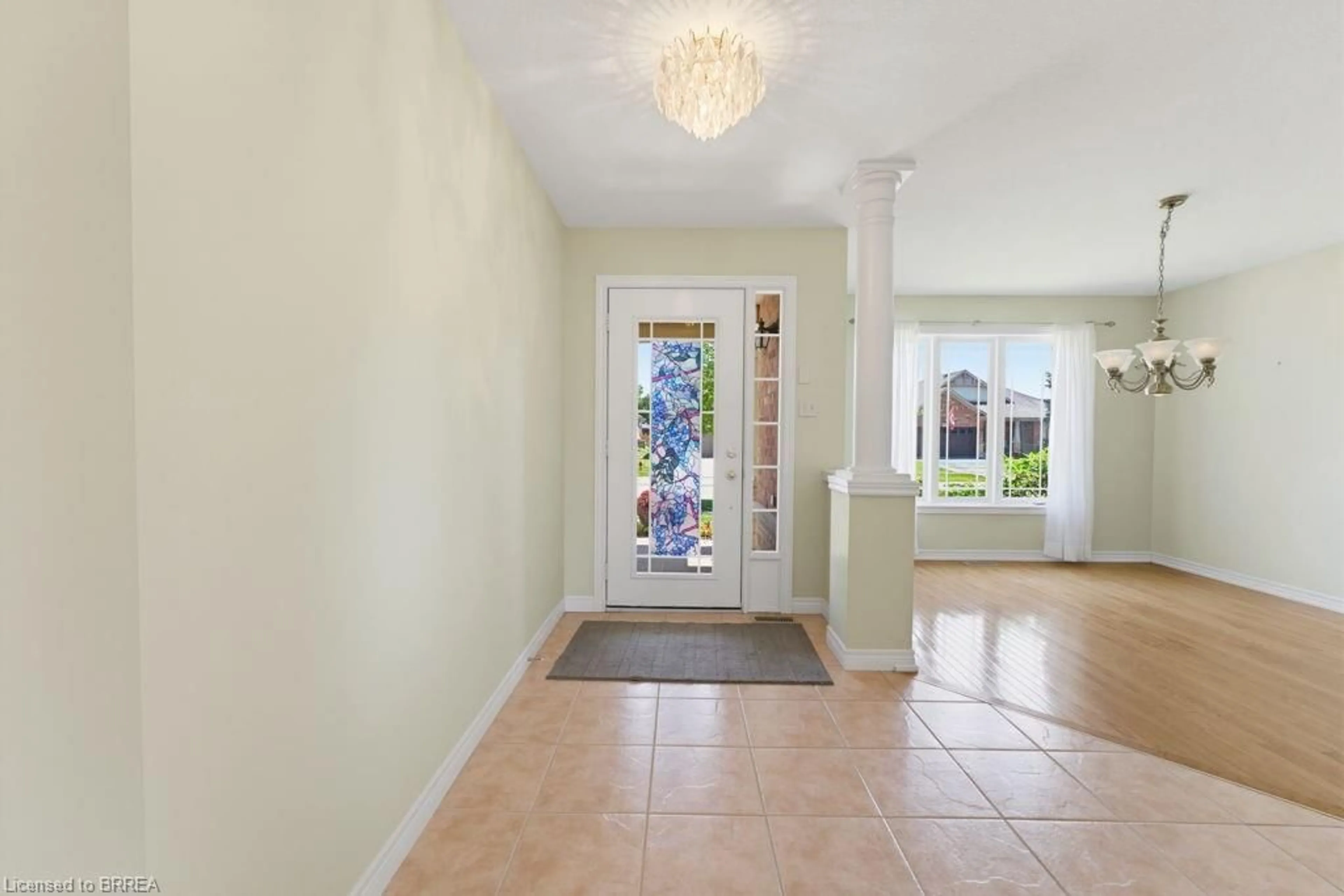 Indoor entryway for 30 Cobblestone Dr, Paris Ontario N3L 4G1