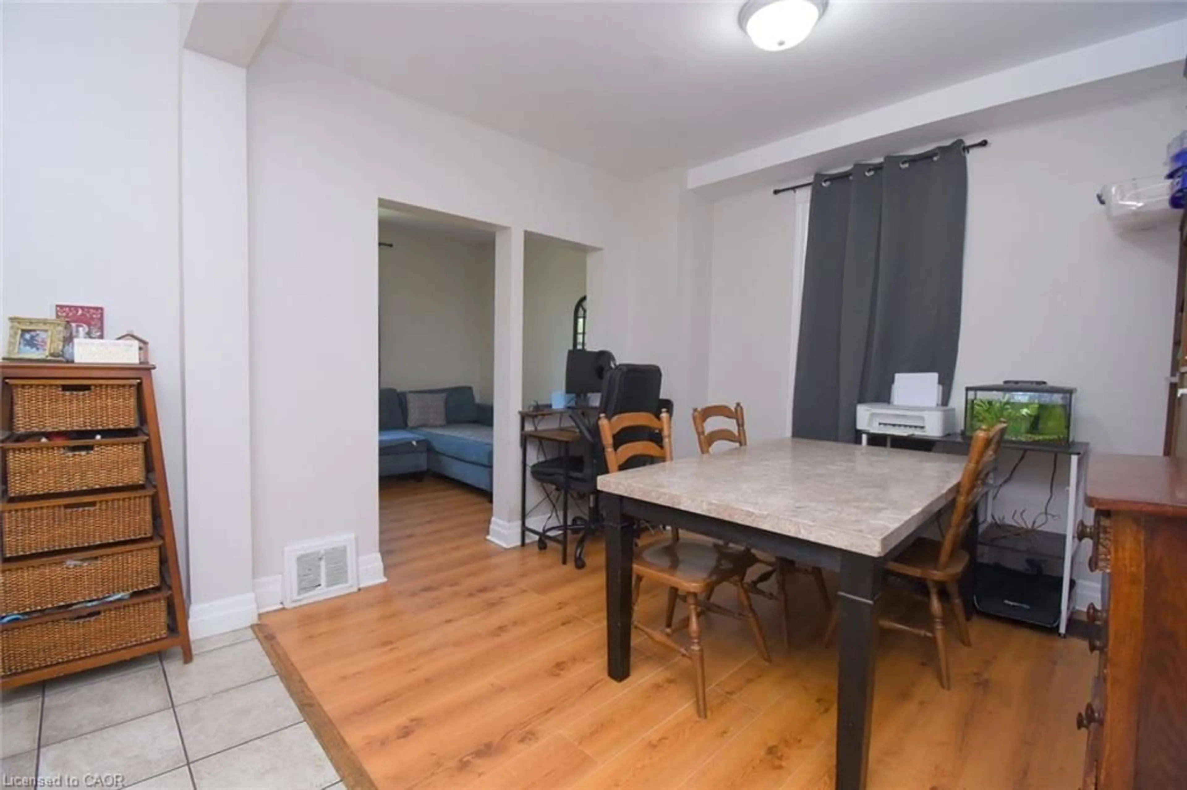 A pic of a room for 12 Wood St, Hamilton Ontario L8L 1E9
