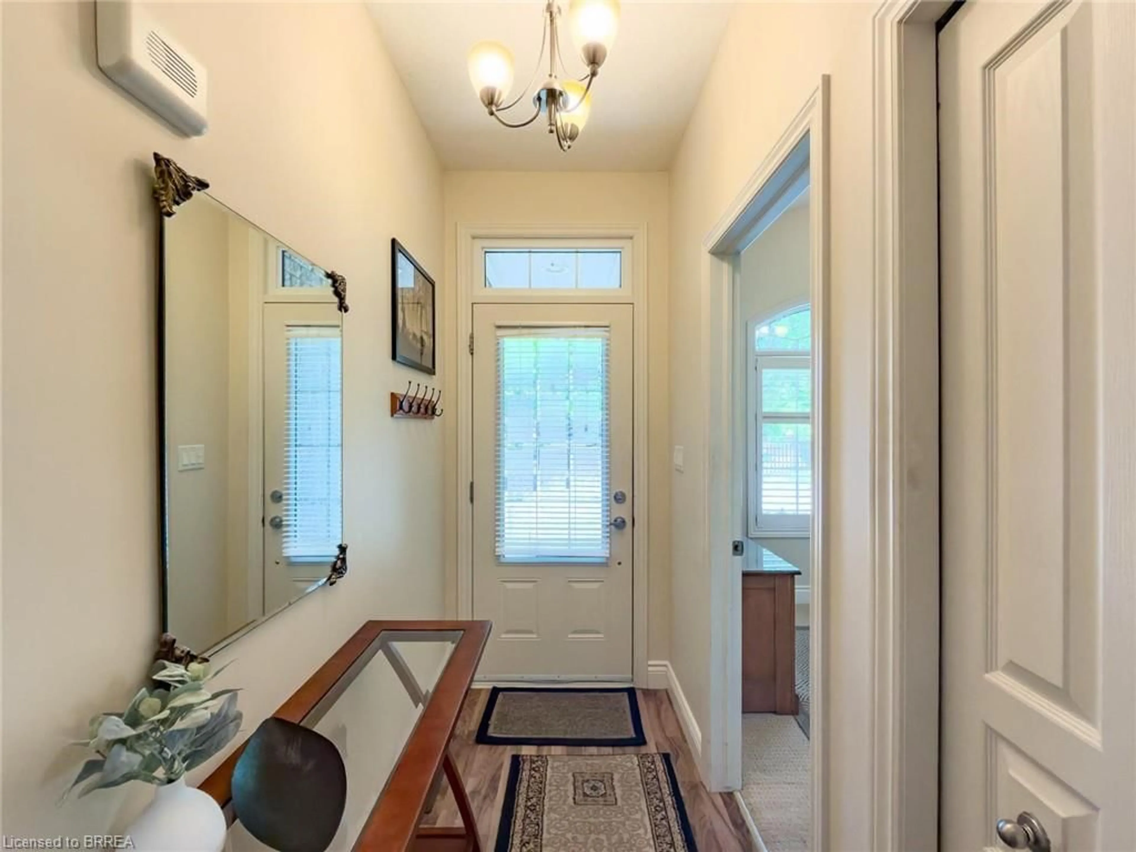 Indoor entryway for 95 North Park St #2, Brantford Ontario N3R 4K2