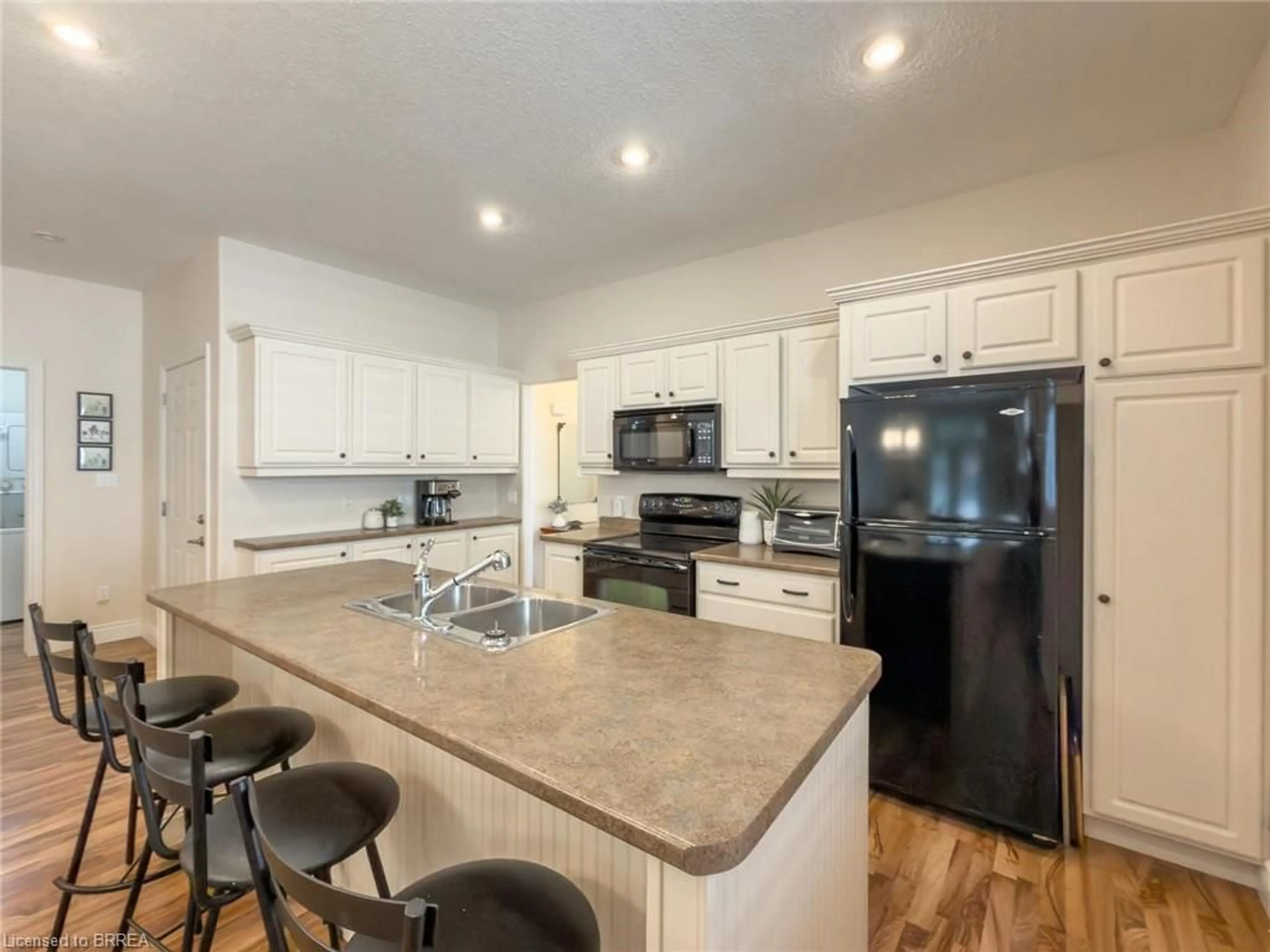 Open concept kitchen, unknown for 95 North Park St #2, Brantford Ontario N3R 4K2