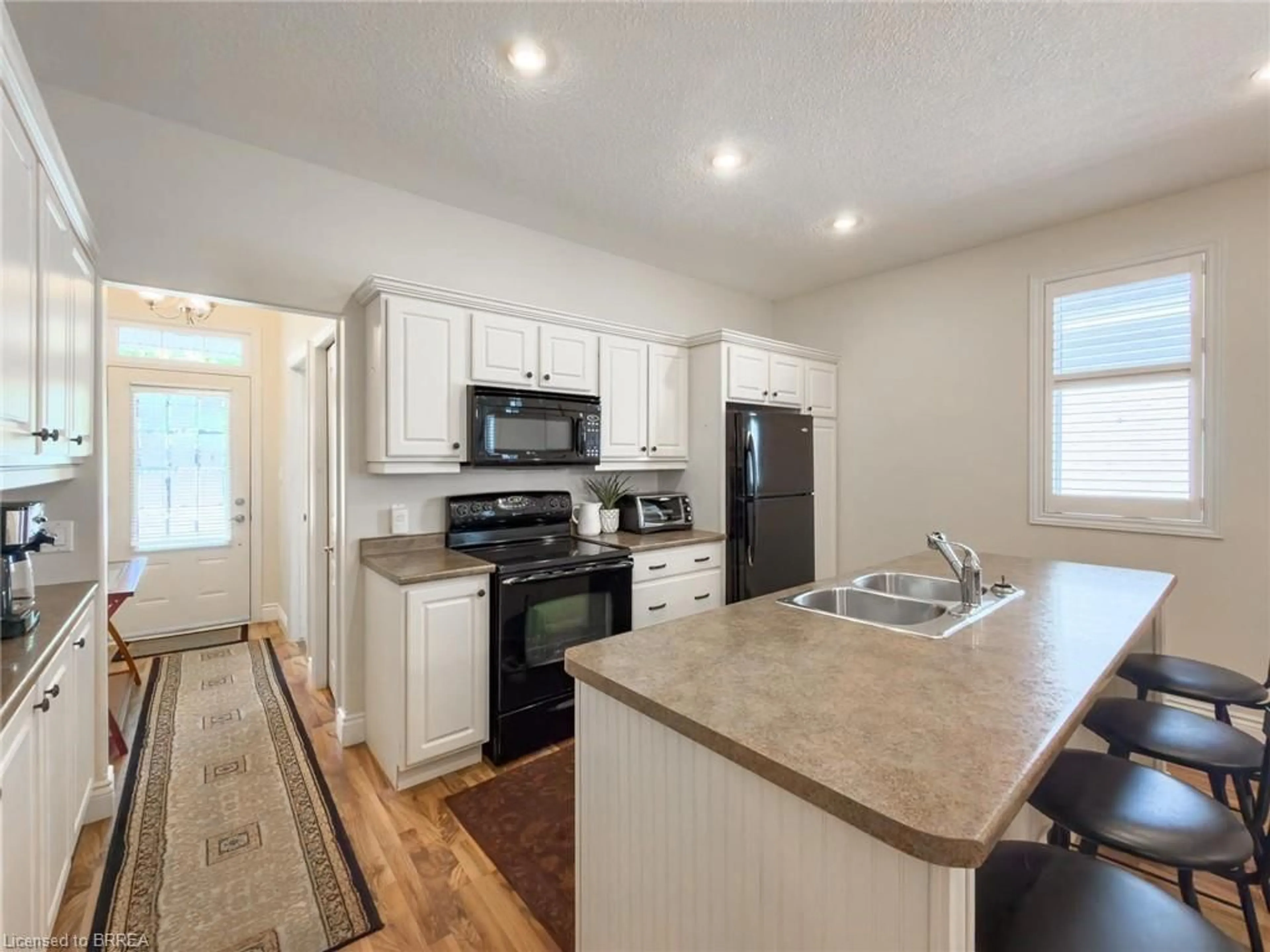 Open concept kitchen, unknown for 95 North Park St #2, Brantford Ontario N3R 4K2