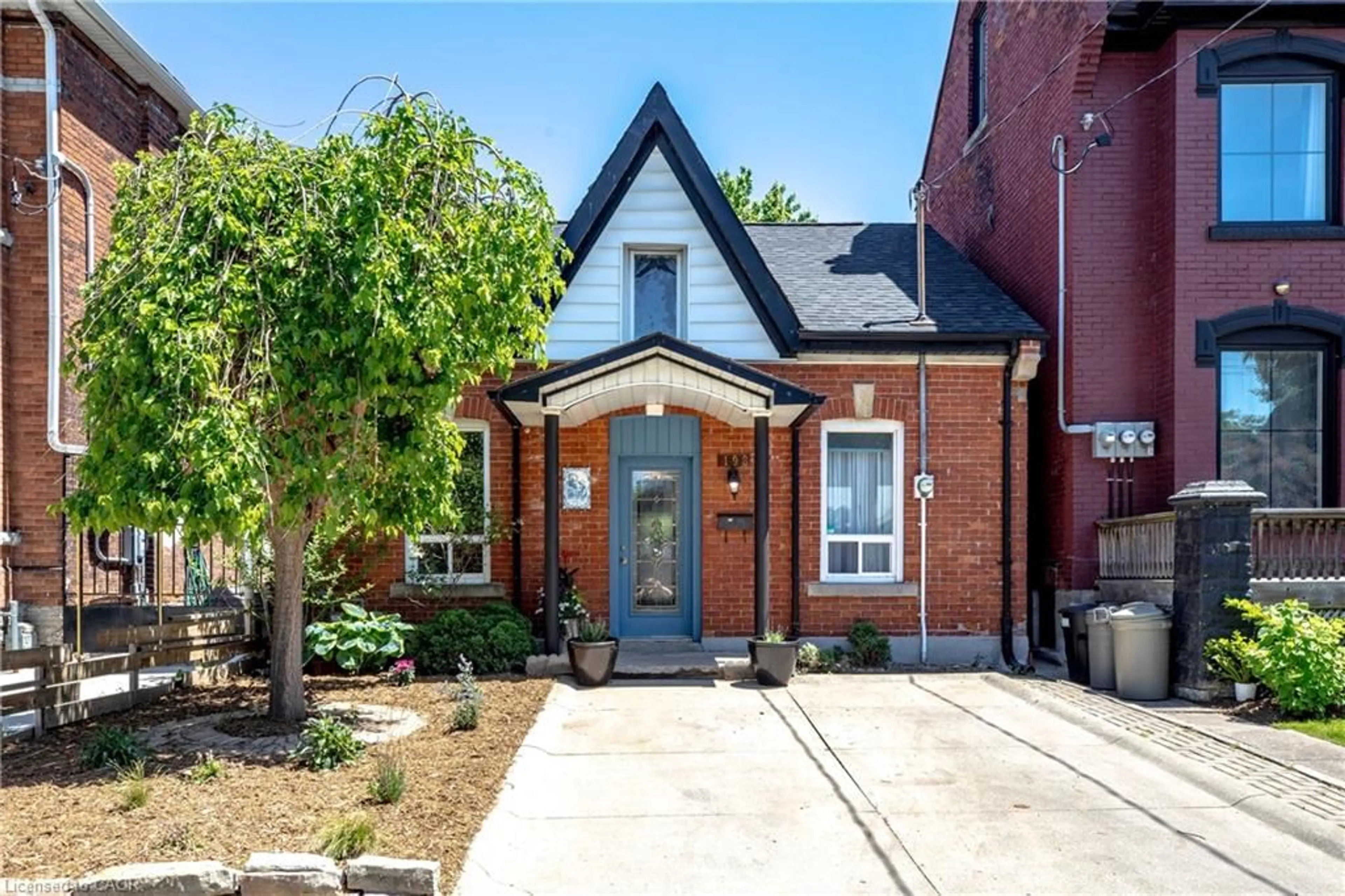 Home with brick exterior material, street for 198 East Ave, Hamilton Ontario L8L 5J2