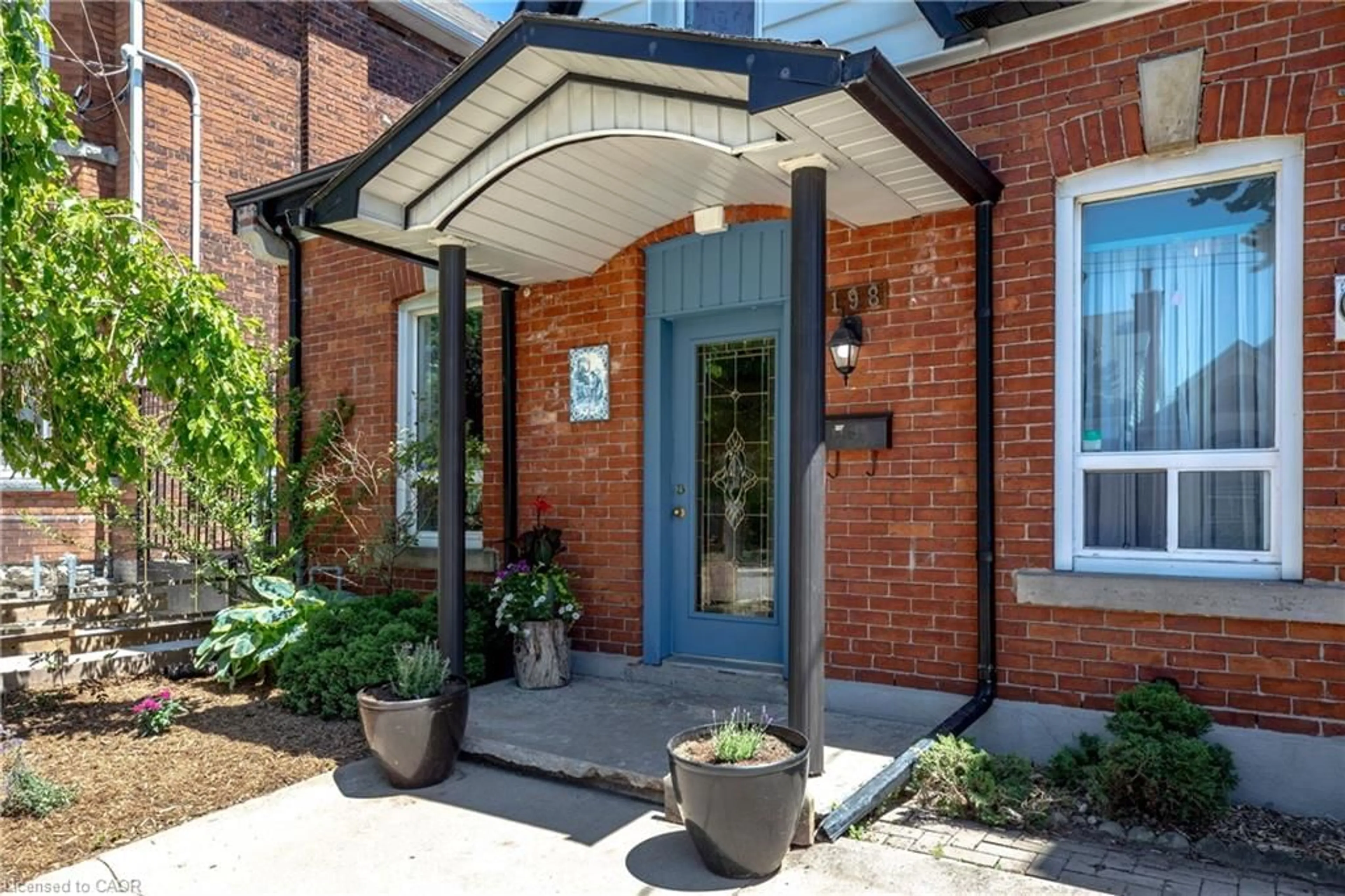 Home with brick exterior material, street for 198 East Ave, Hamilton Ontario L8L 5J2