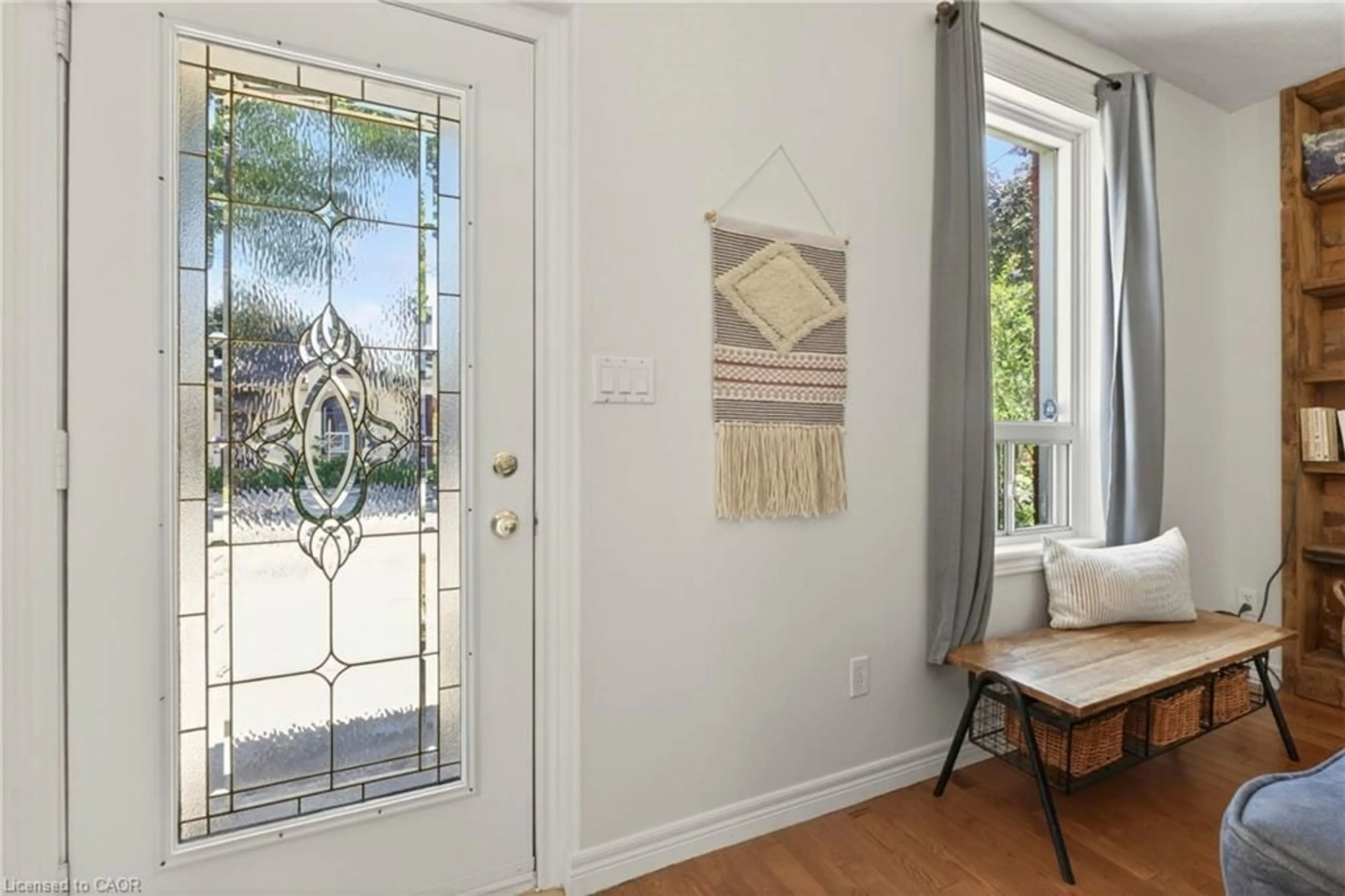 Indoor entryway for 198 East Ave, Hamilton Ontario L8L 5J2