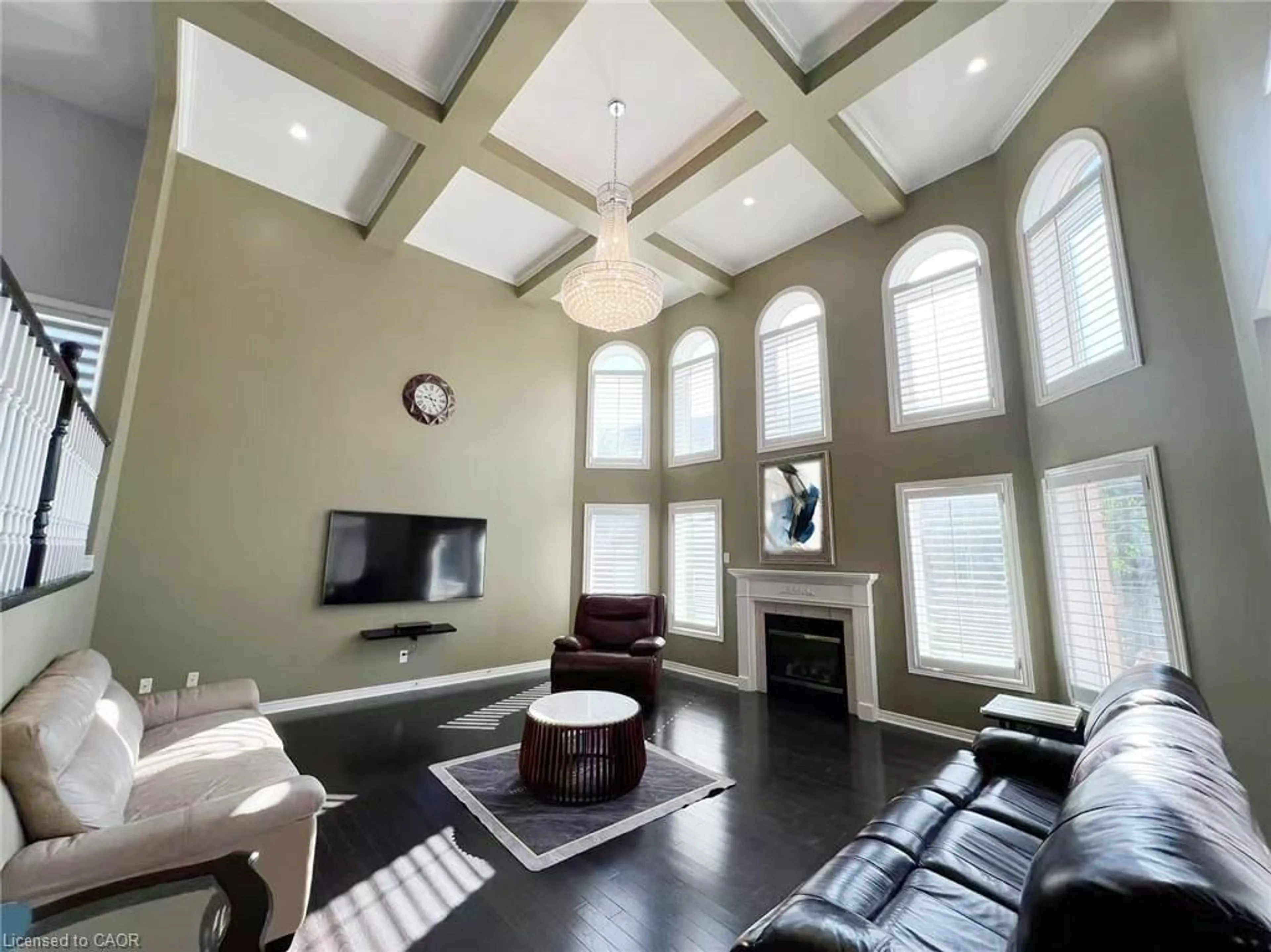 Living room with furniture, unknown for 7 Tandem Crt, Ancaster Ontario L9K 1M1