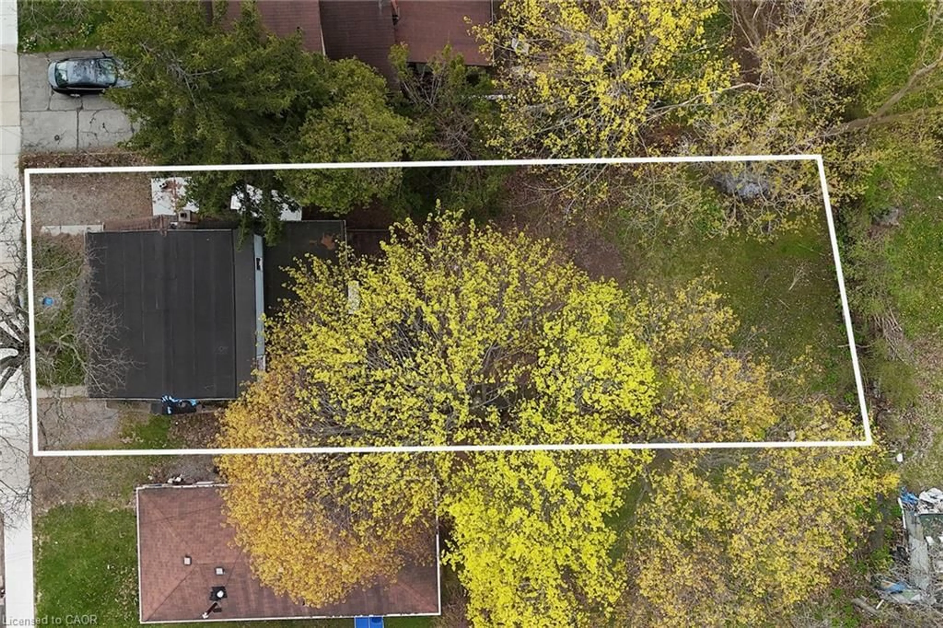 A pic from outside/outdoor area/front of a property/back of a property/a pic from drone, street for 258-260 Emerson St, Hamilton Ontario L8S 2Y6