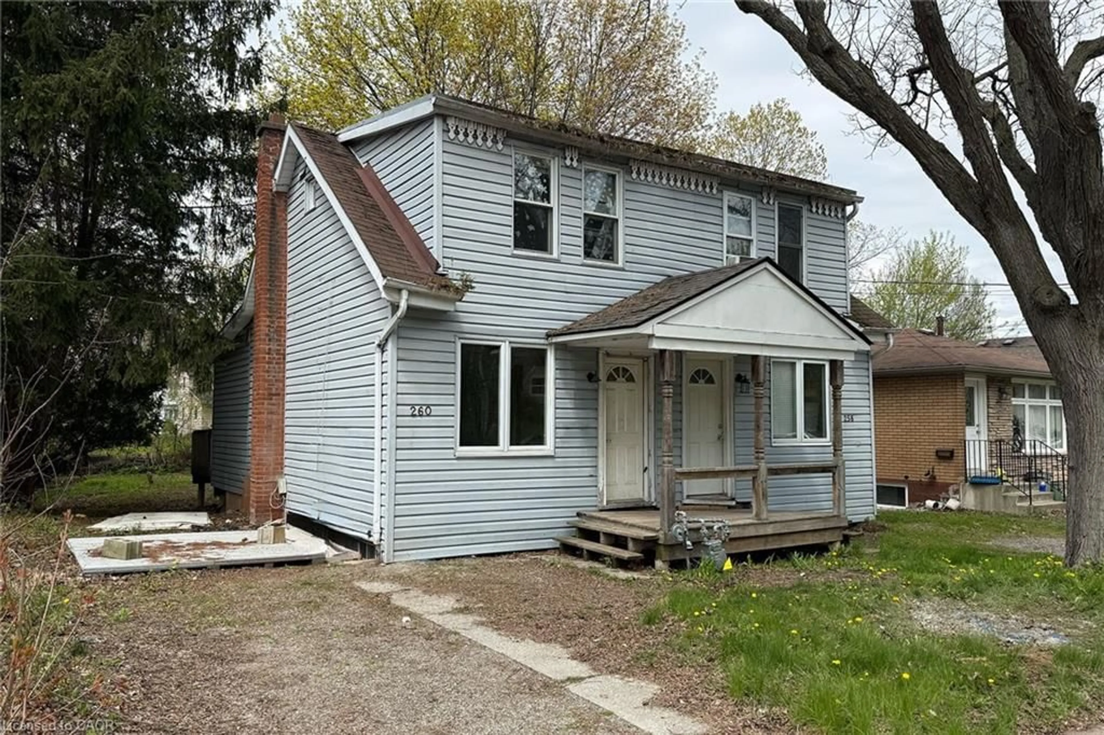 Home with vinyl exterior material, street for 258-260 Emerson St, Hamilton Ontario L8S 2Y6