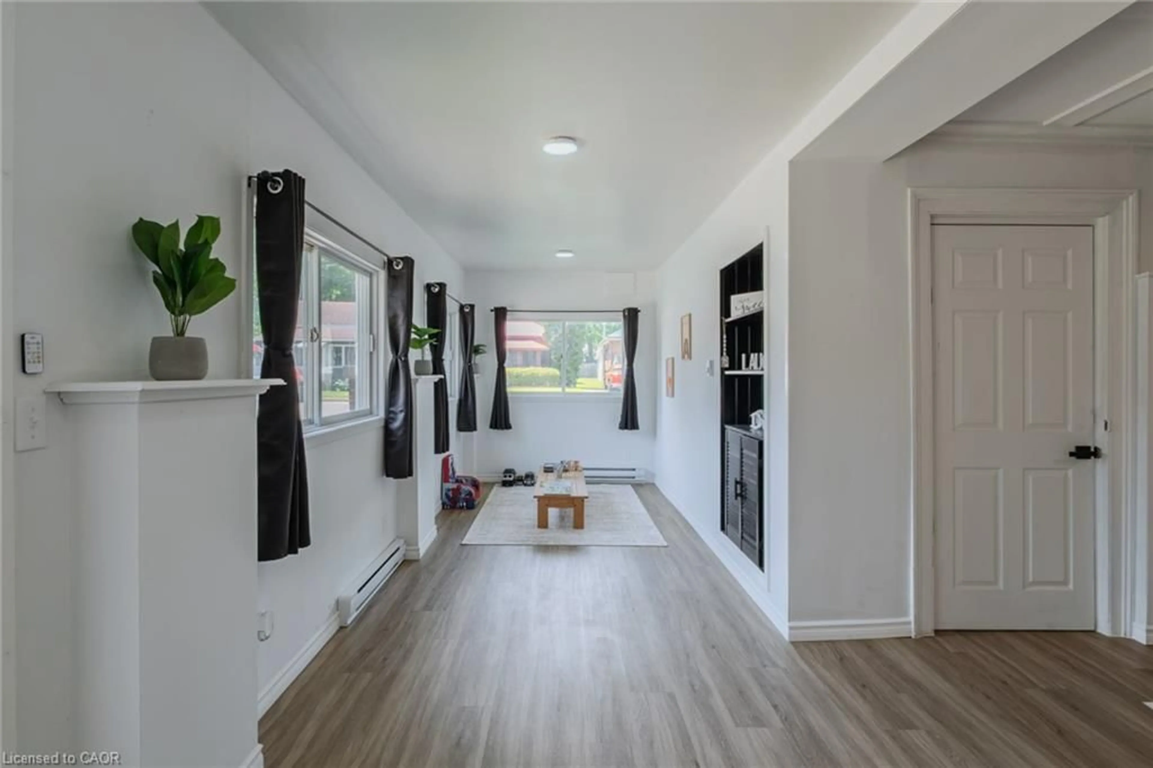 Indoor entryway for 241 Talbot St, Simcoe Ontario N3Y 3A1