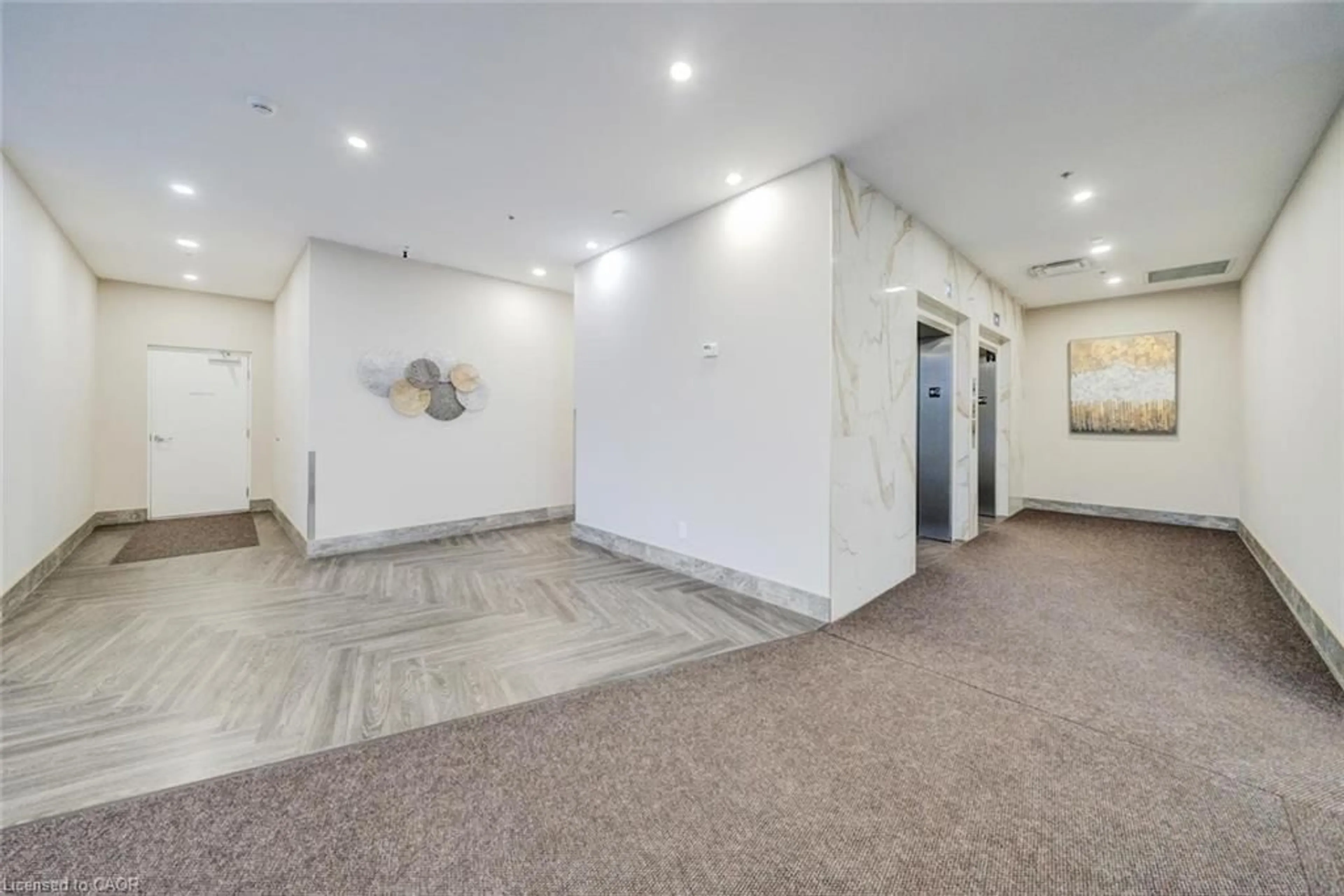 Indoor foyer for 7711 Green Vista Gate #502, Niagara Falls Ontario L2H 1R1