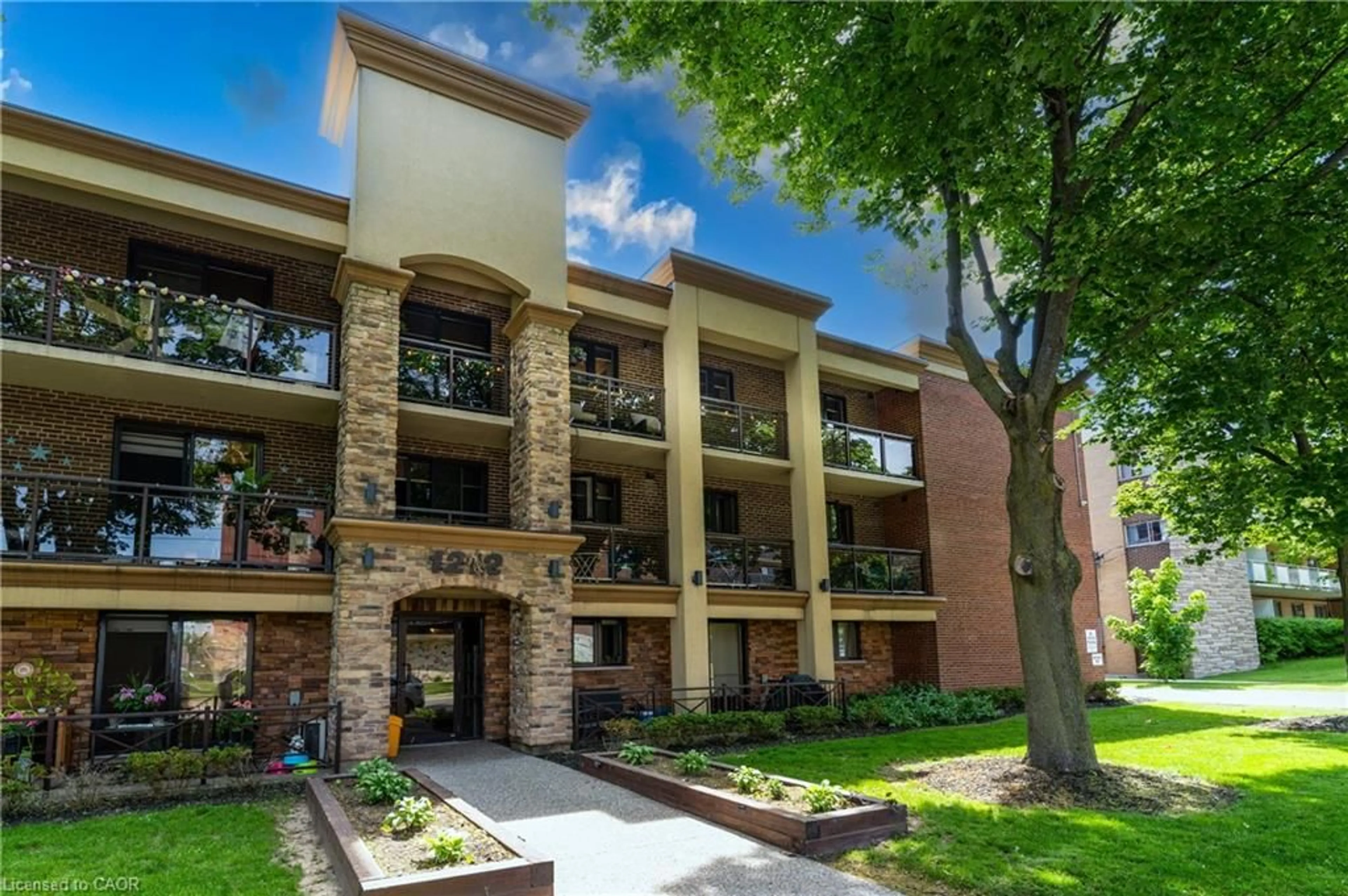 Patio, building for 1212 Fennell Ave #304, Hamilton Ontario L8T 1T2