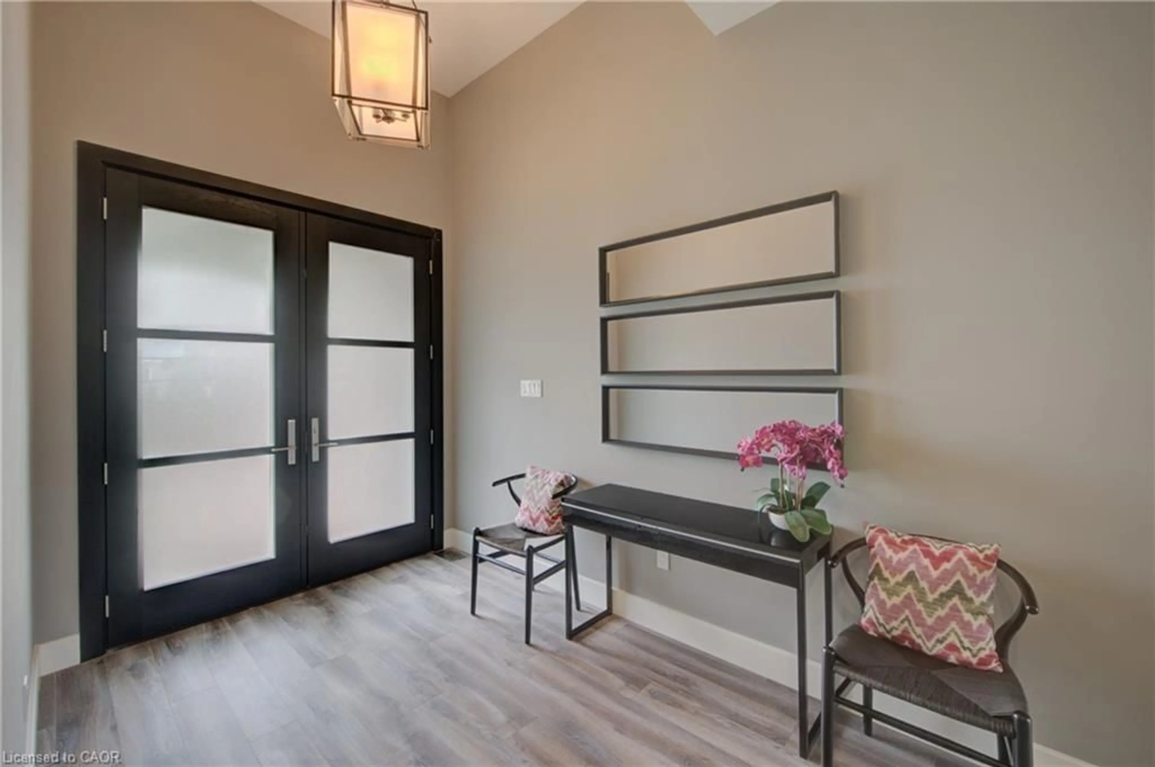 Indoor entryway for 392 Allenby Crt, Waterloo Ontario N2K 3J8