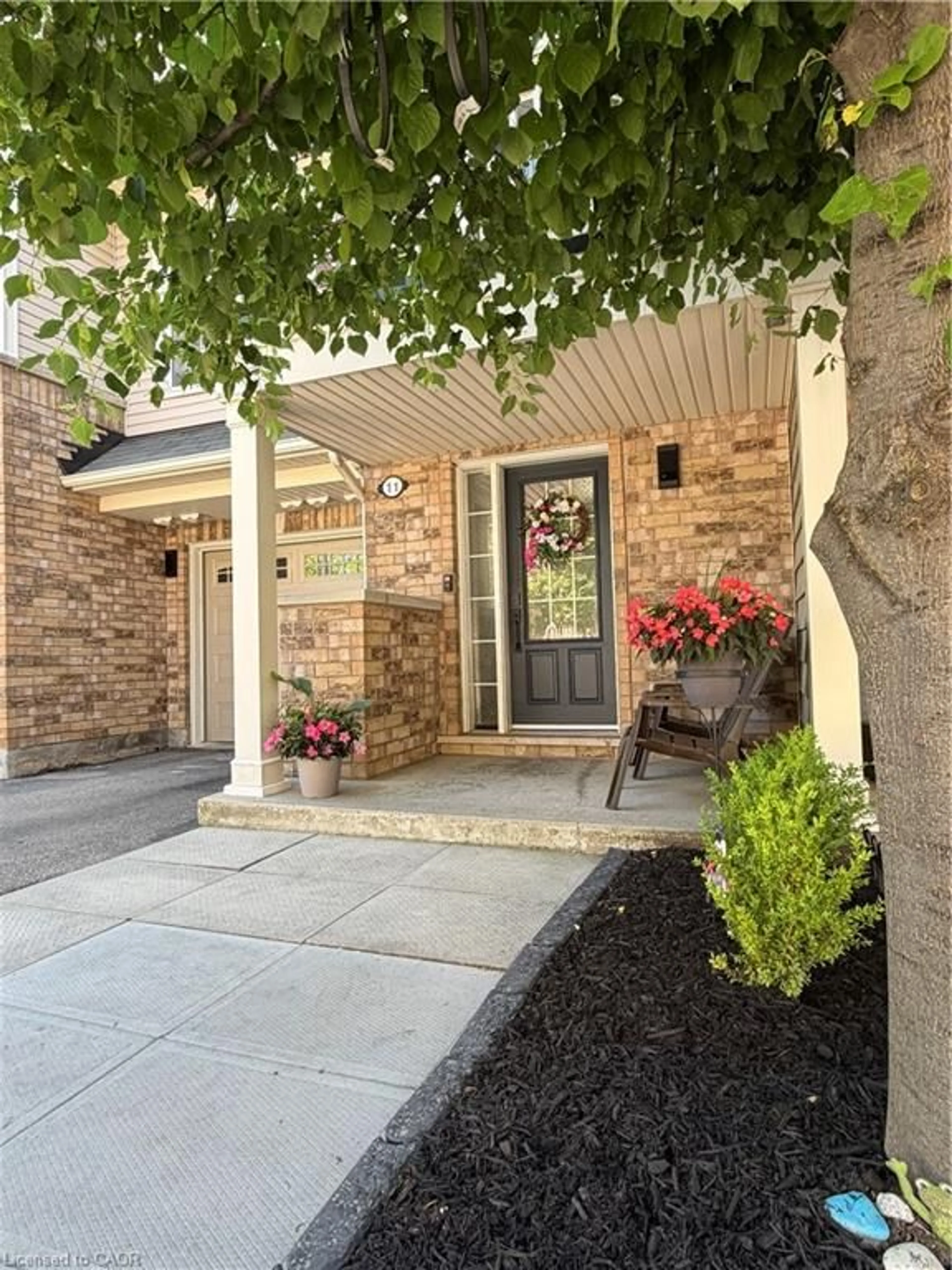 Indoor entryway for 7 Sirente Dr #11, Hamilton Ontario L9A 0B4