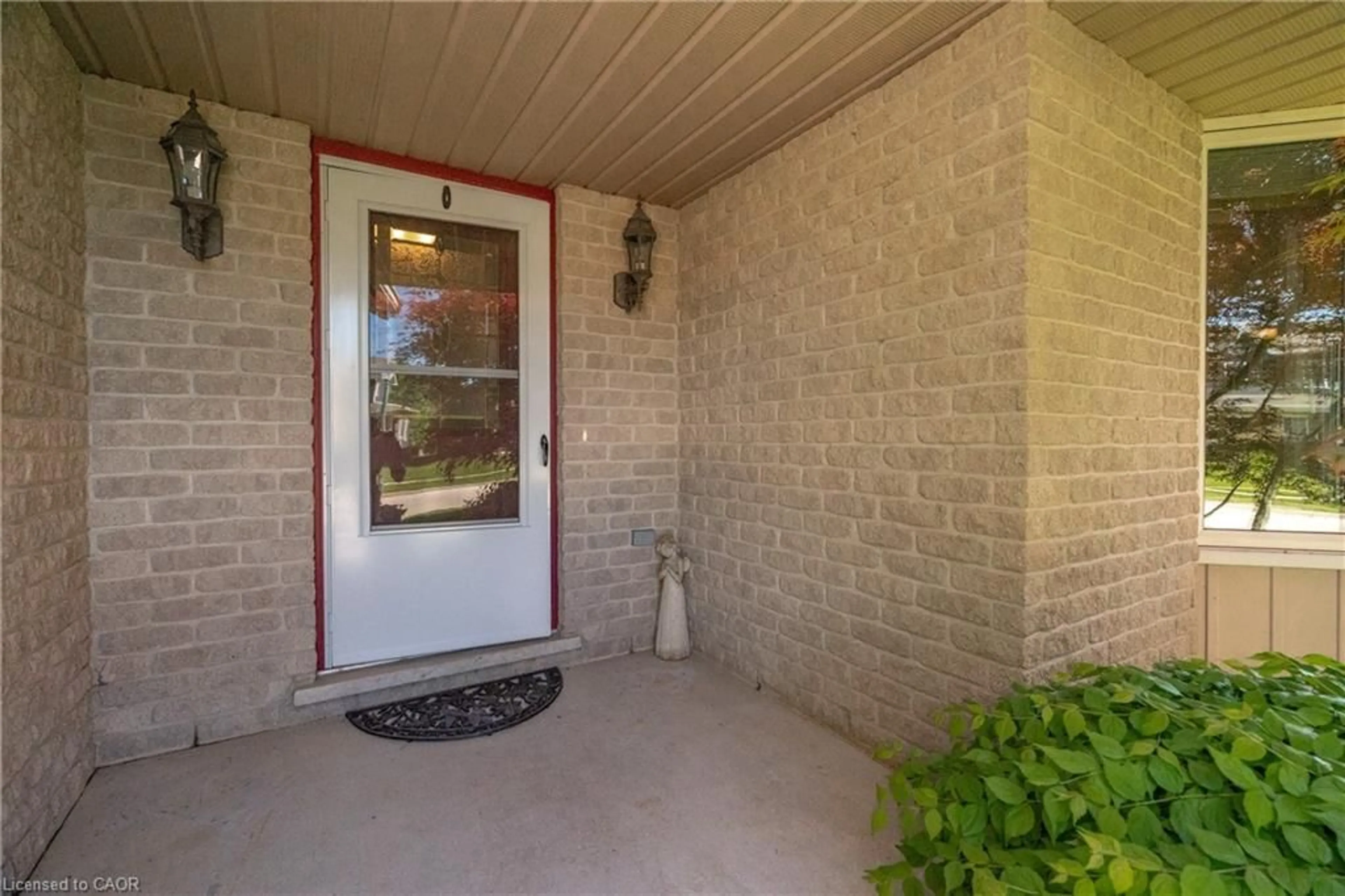 Indoor entryway for 767 Scott St, Listowel Ontario N4W 1J5
