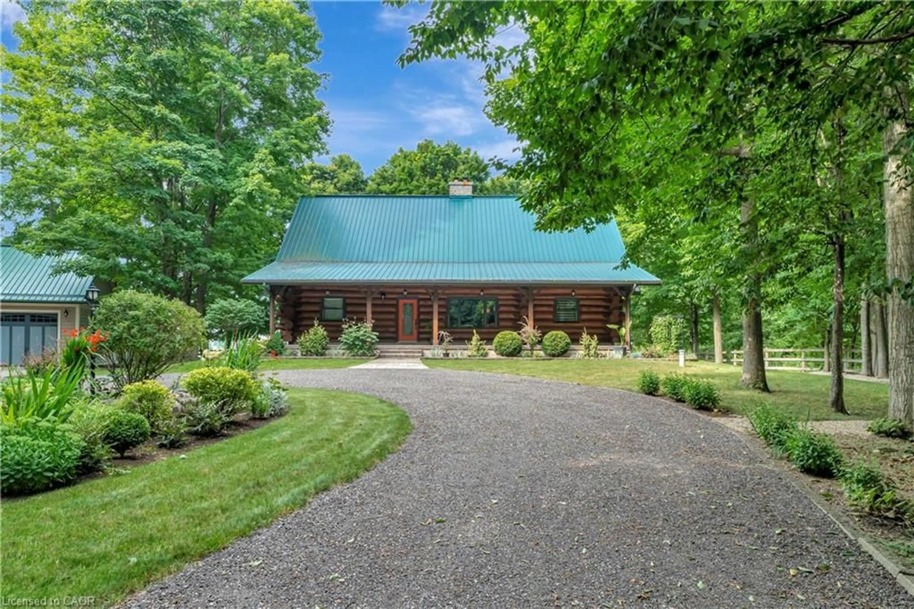 Indoor foyer for 8036 Wellington Rd 7, Moorefield Ontario N0G 2K0