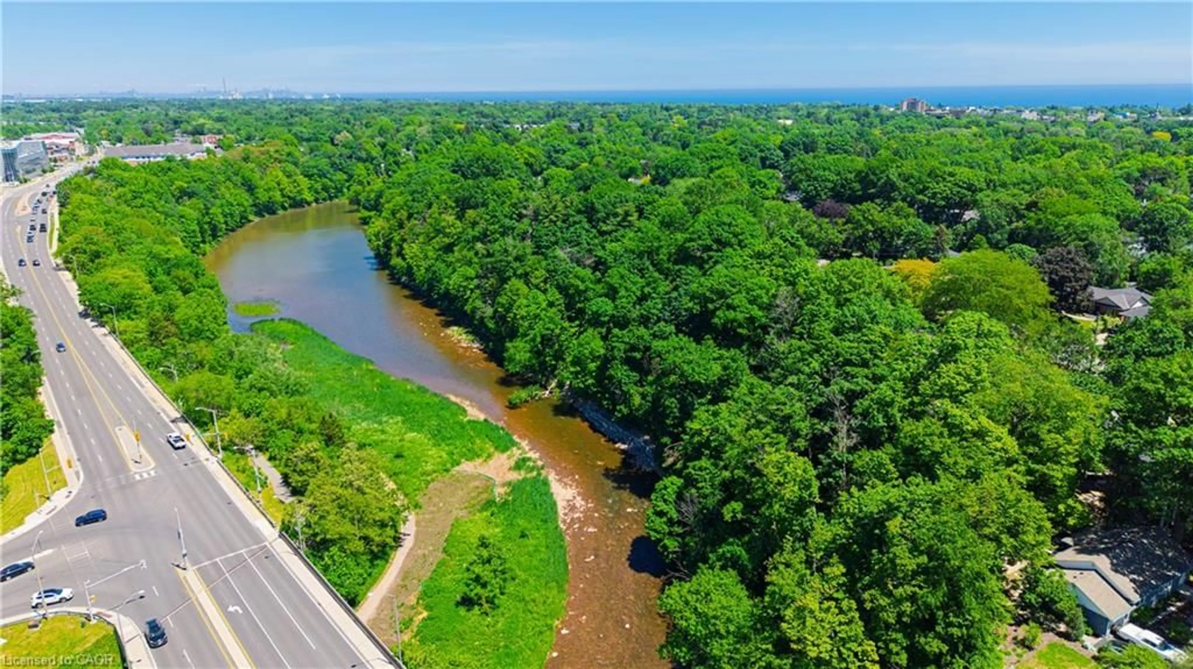 A pic from outside/outdoor area/front of a property/back of a property/a pic from drone, water/lake/river/ocean view for 20 Speers Rd #304, Oakville Ontario L6K 3R5