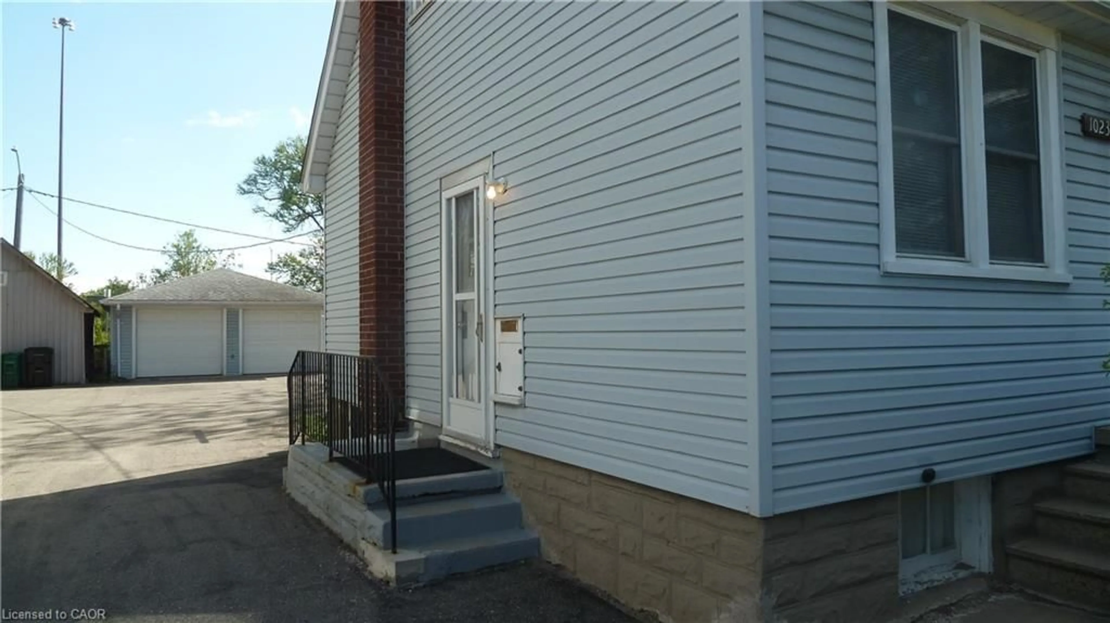 Unknown for 1023 Weber St, Kitchener Ontario N2A 1B4