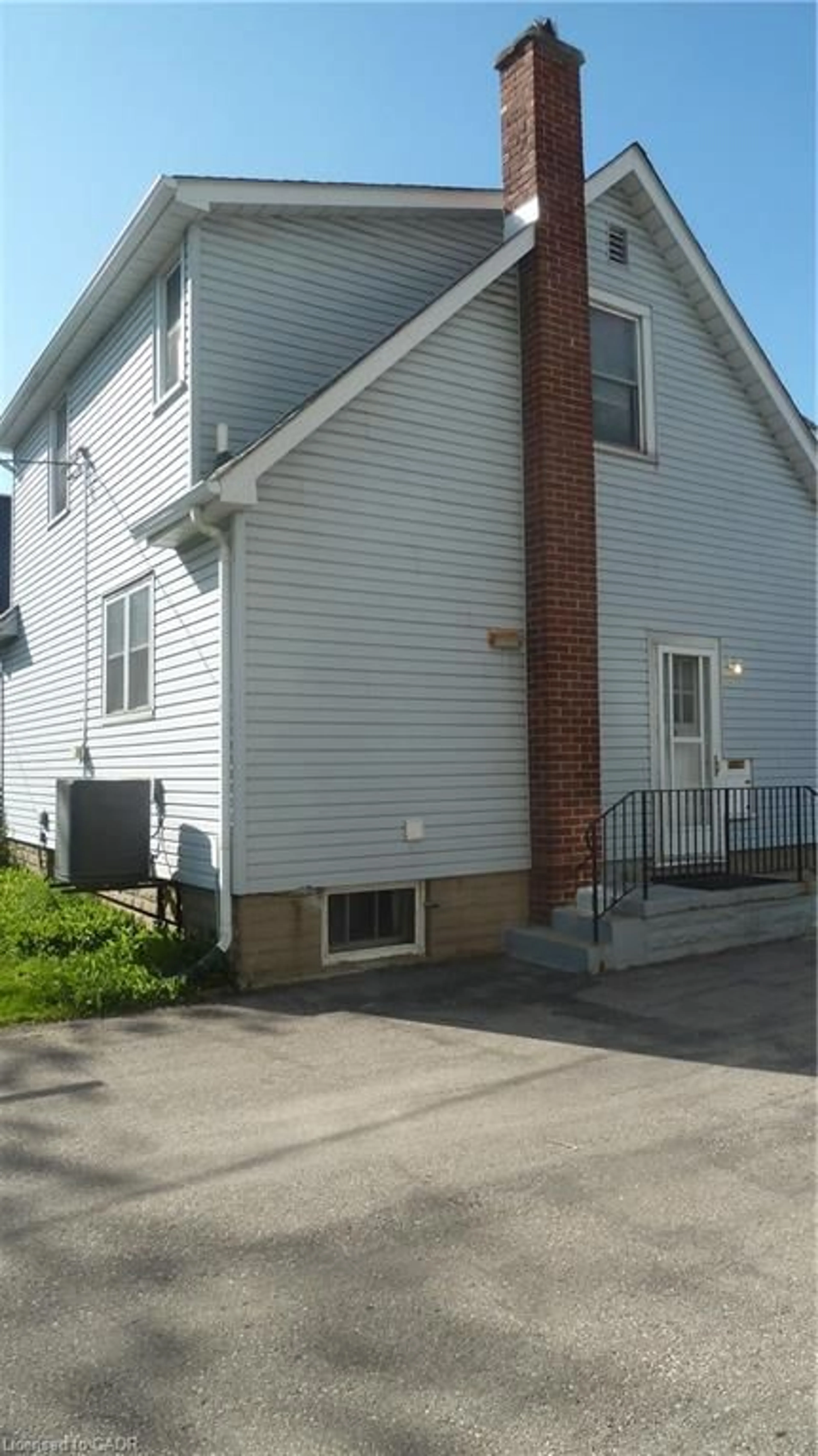 Unknown for 1023 Weber St, Kitchener Ontario N2A 1B4