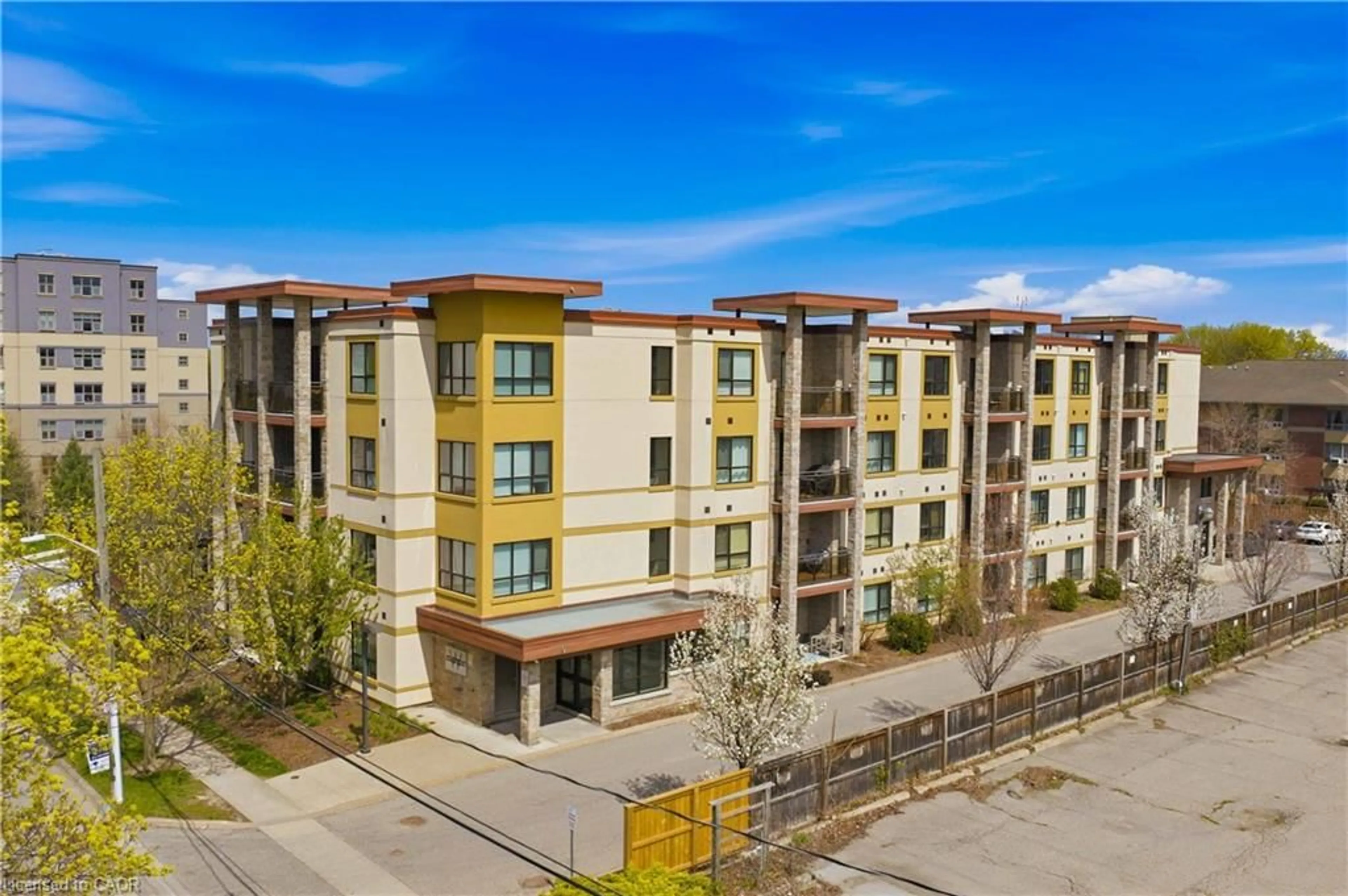 A pic from outside/outdoor area/front of a property/back of a property/a pic from drone, building for 26 Wellington St #404, St. Catharines Ontario L2R 6Y8