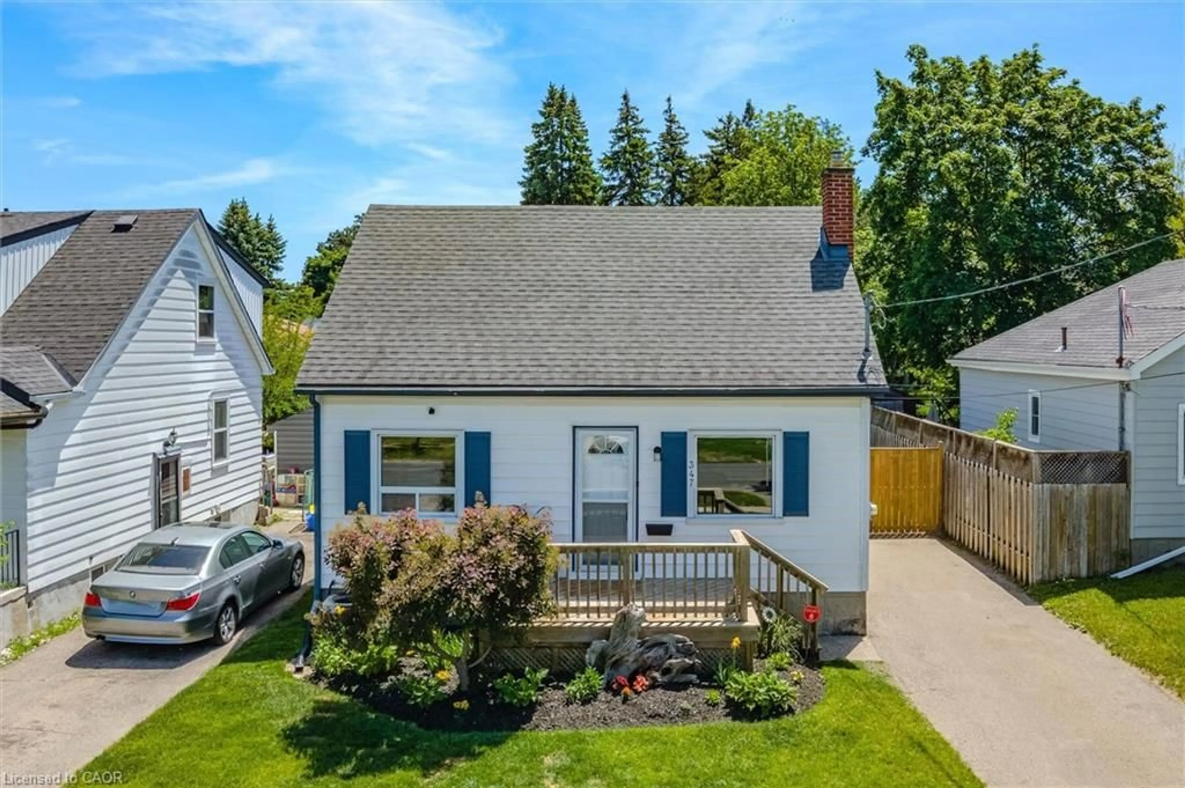 A pic from outside/outdoor area/front of a property/back of a property/a pic from drone, street for 347 Blucher Blvd, Kitchener Ontario N2H 5W1