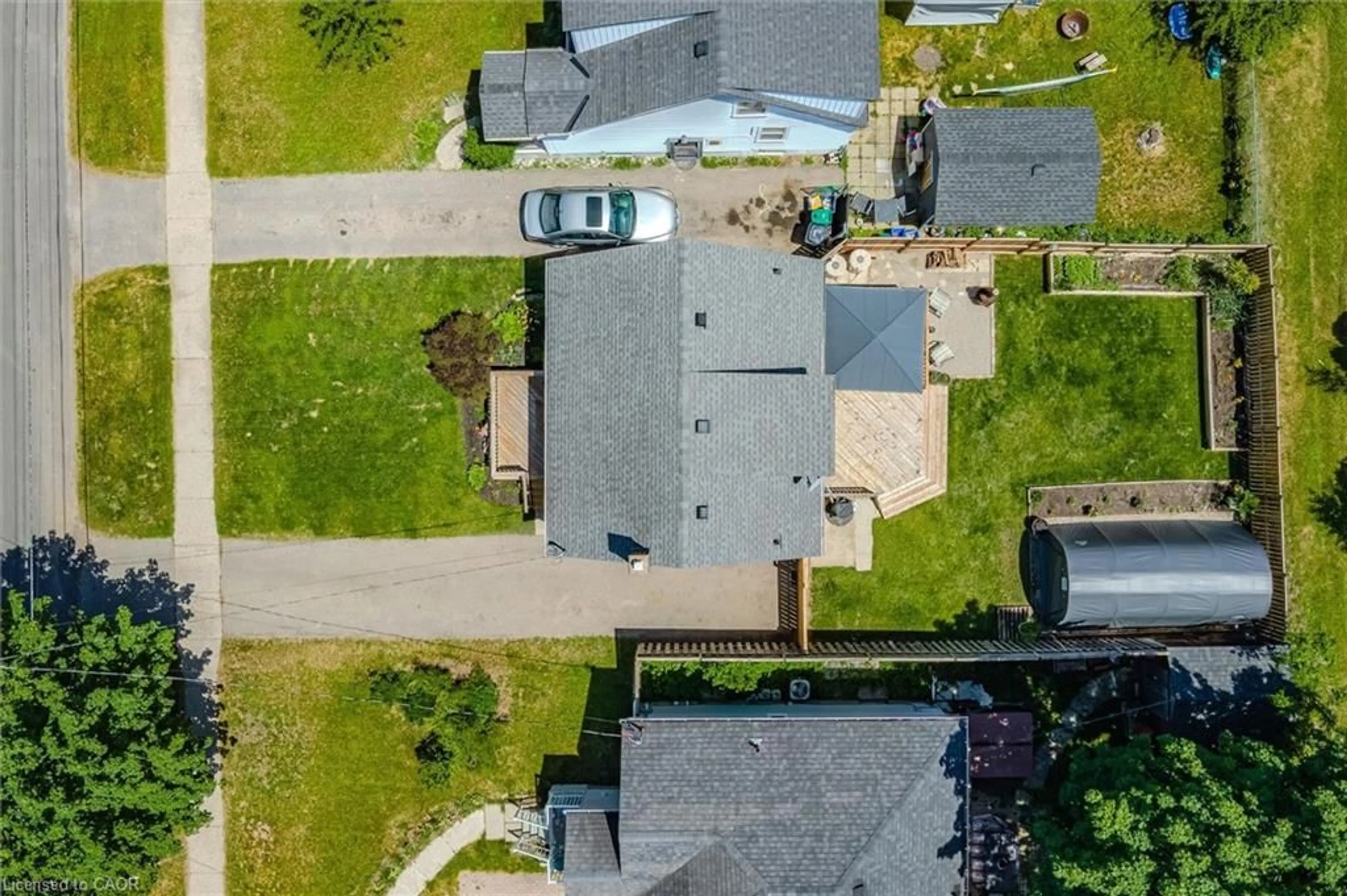 A pic from outside/outdoor area/front of a property/back of a property/a pic from drone, street for 347 Blucher Blvd, Kitchener Ontario N2H 5W1