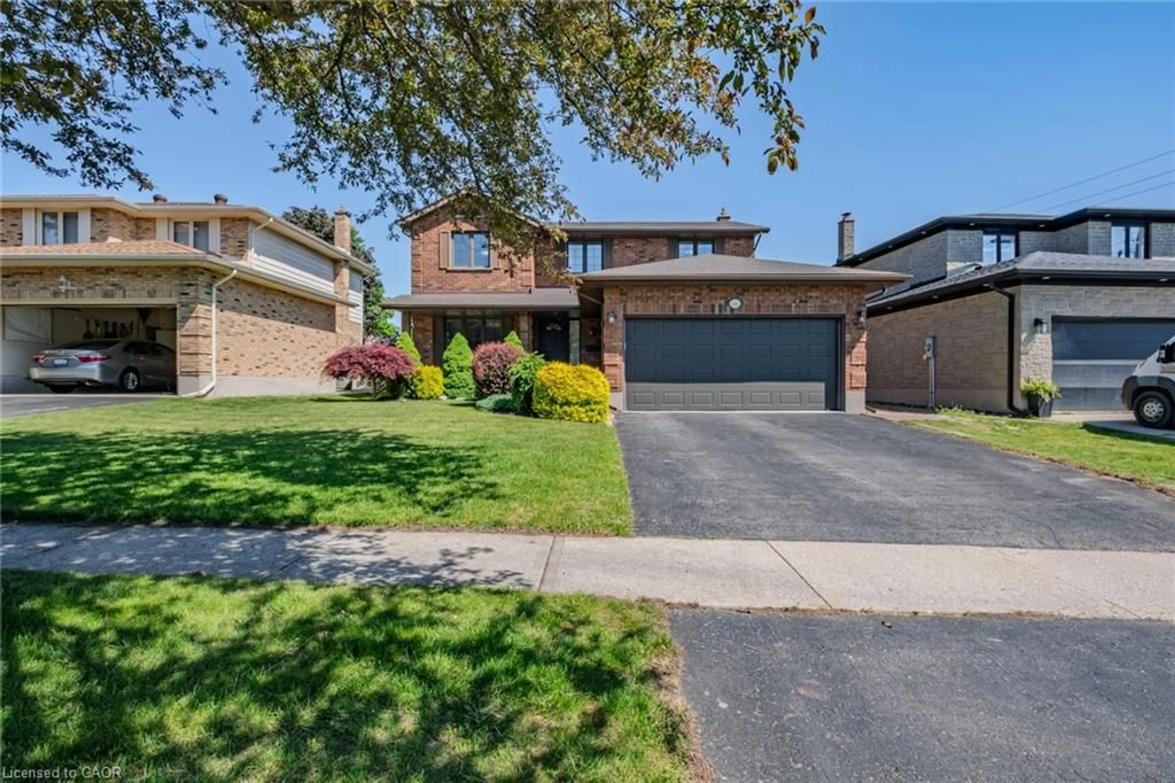 Home with brick exterior material, street for 141 Lynndale Rd, Simcoe Ontario N3Y 5J1