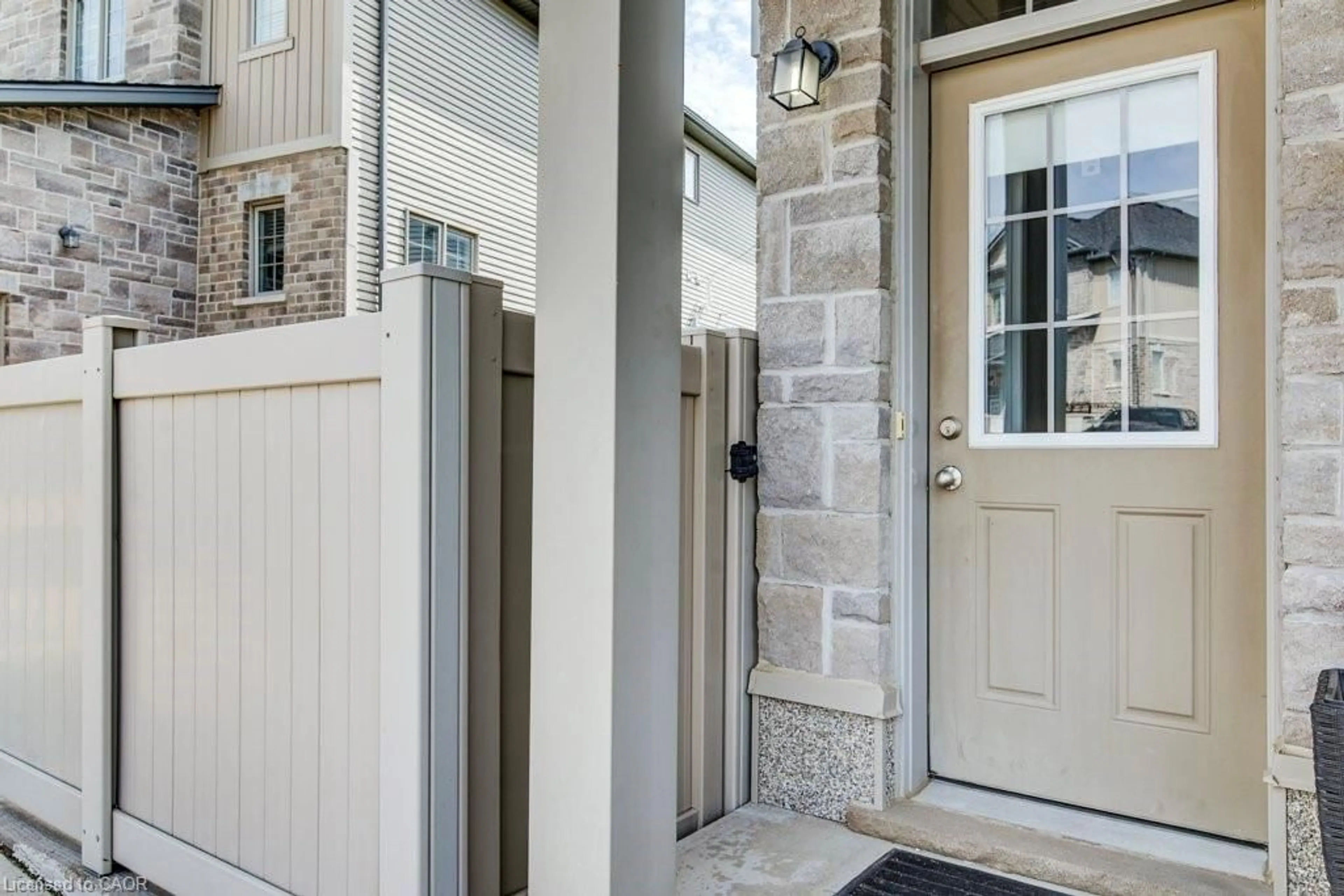 Indoor entryway for 388 Old Huron Rd #14A, Kitchener Ontario N2R 0J5