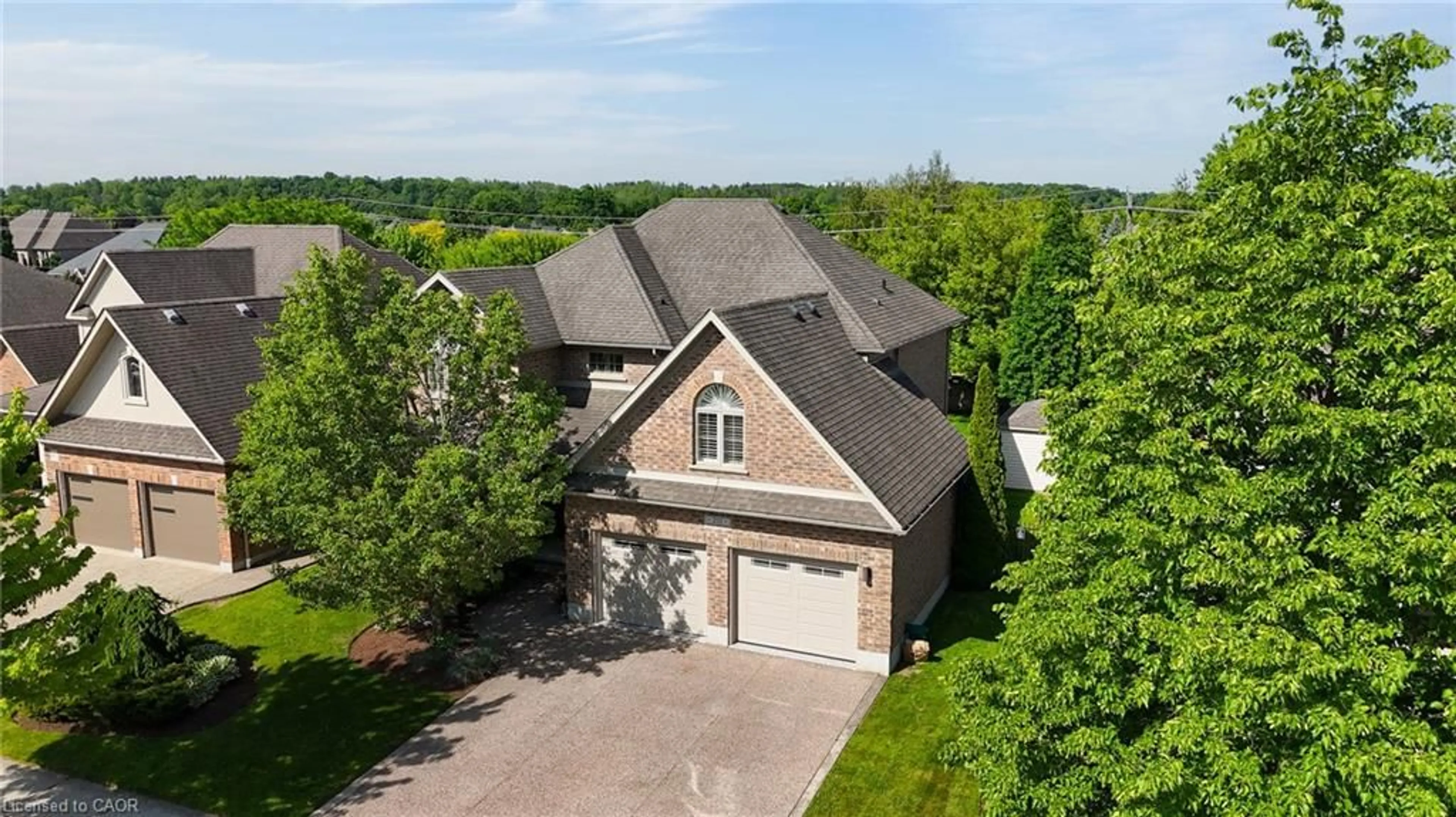 A pic from outside/outdoor area/front of a property/back of a property/a pic from drone, unknown for 211 Terrace Wood Cres, Kitchener Ontario N2P 2T3