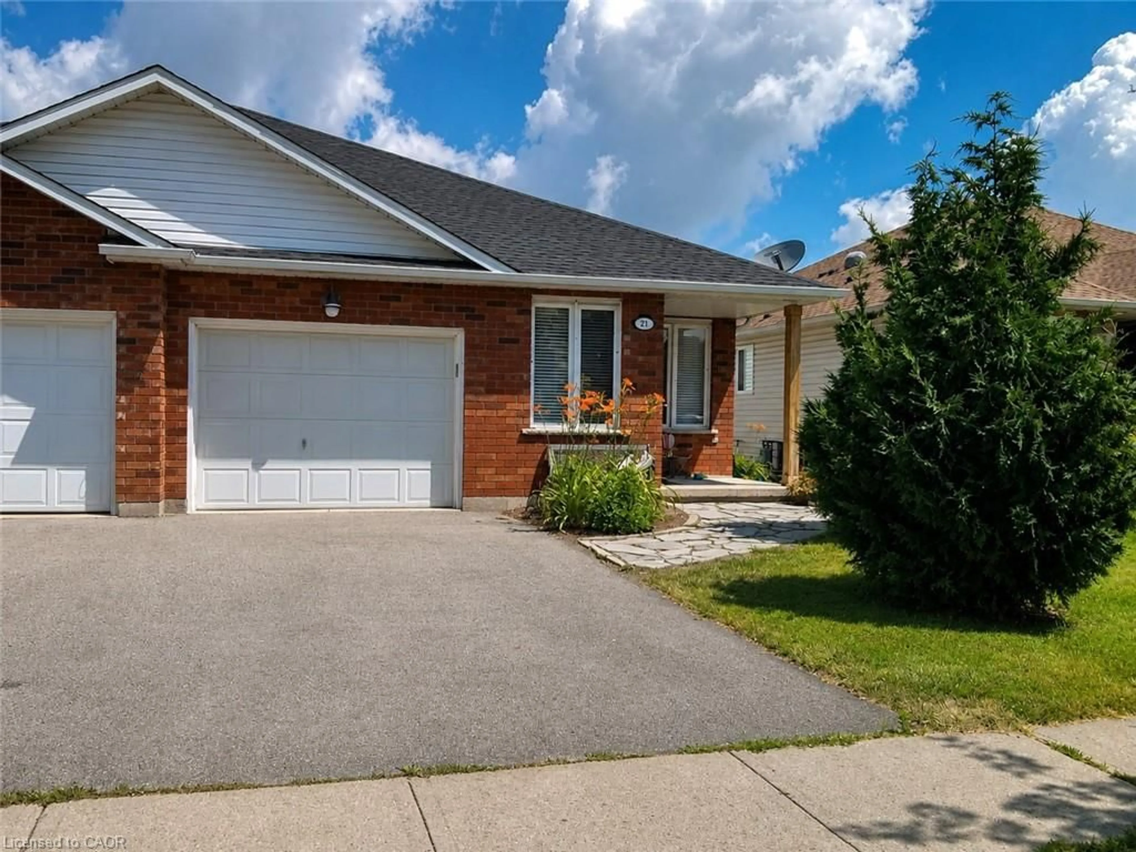Home with brick exterior material, street for 21 Saddler St, Fonthill Ontario L3E 1E4