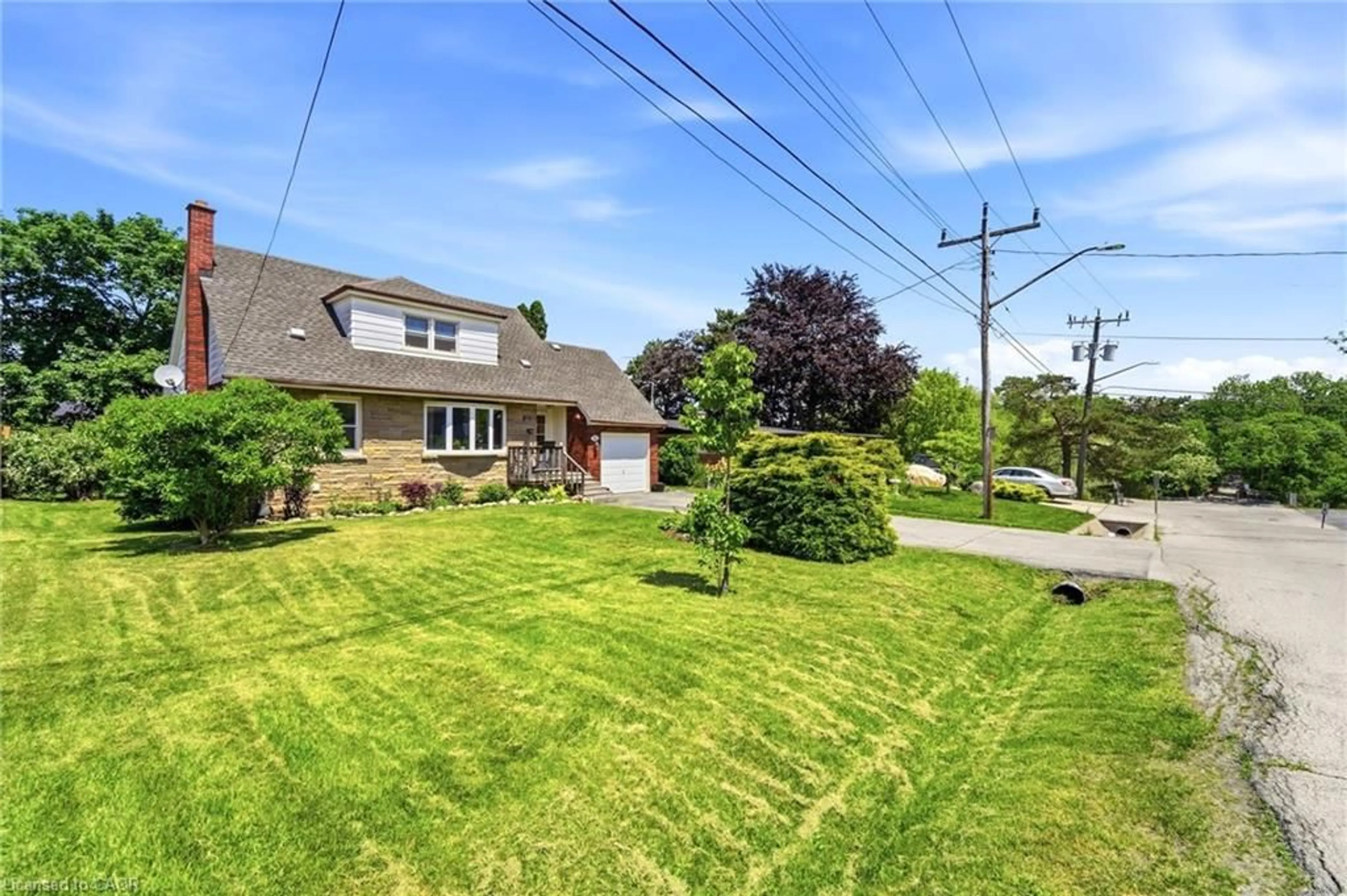 A pic from outside/outdoor area/front of a property/back of a property/a pic from drone, street for 54 Randall Ave, Hamilton Ontario L8G 2K9