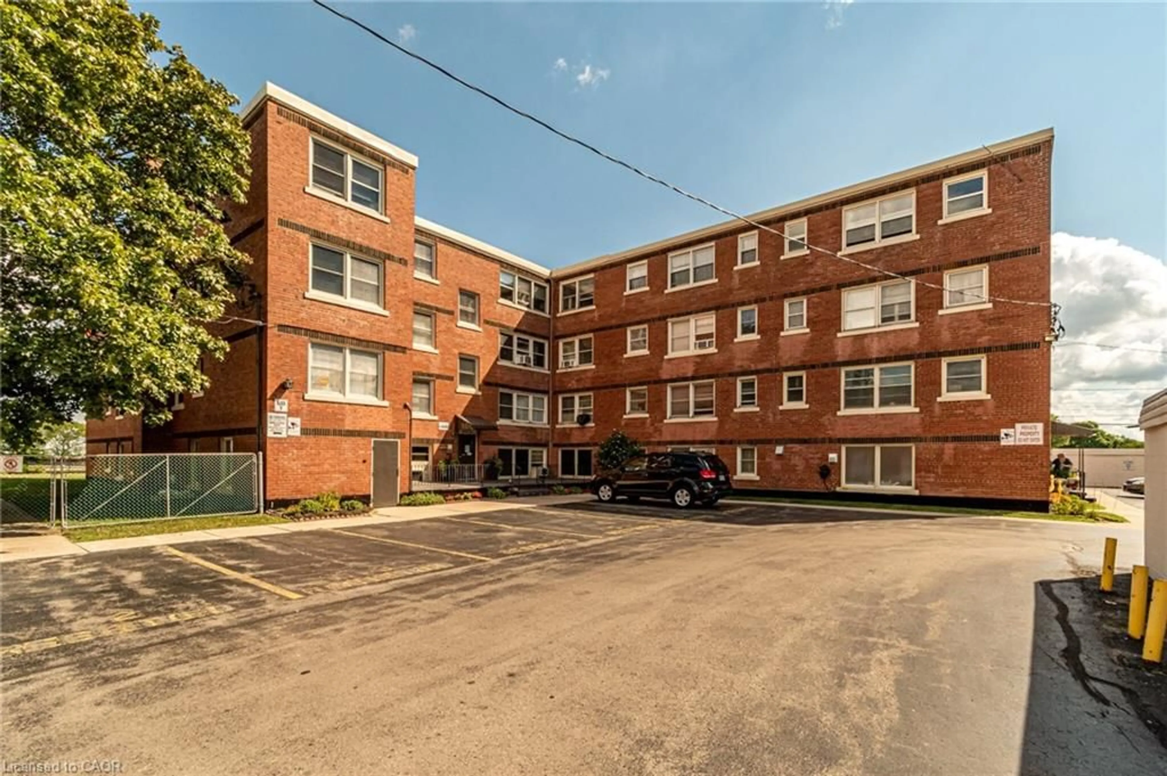 Patio, building for 5 East 36th St #3A, Hamilton Ontario L8V 3Y6