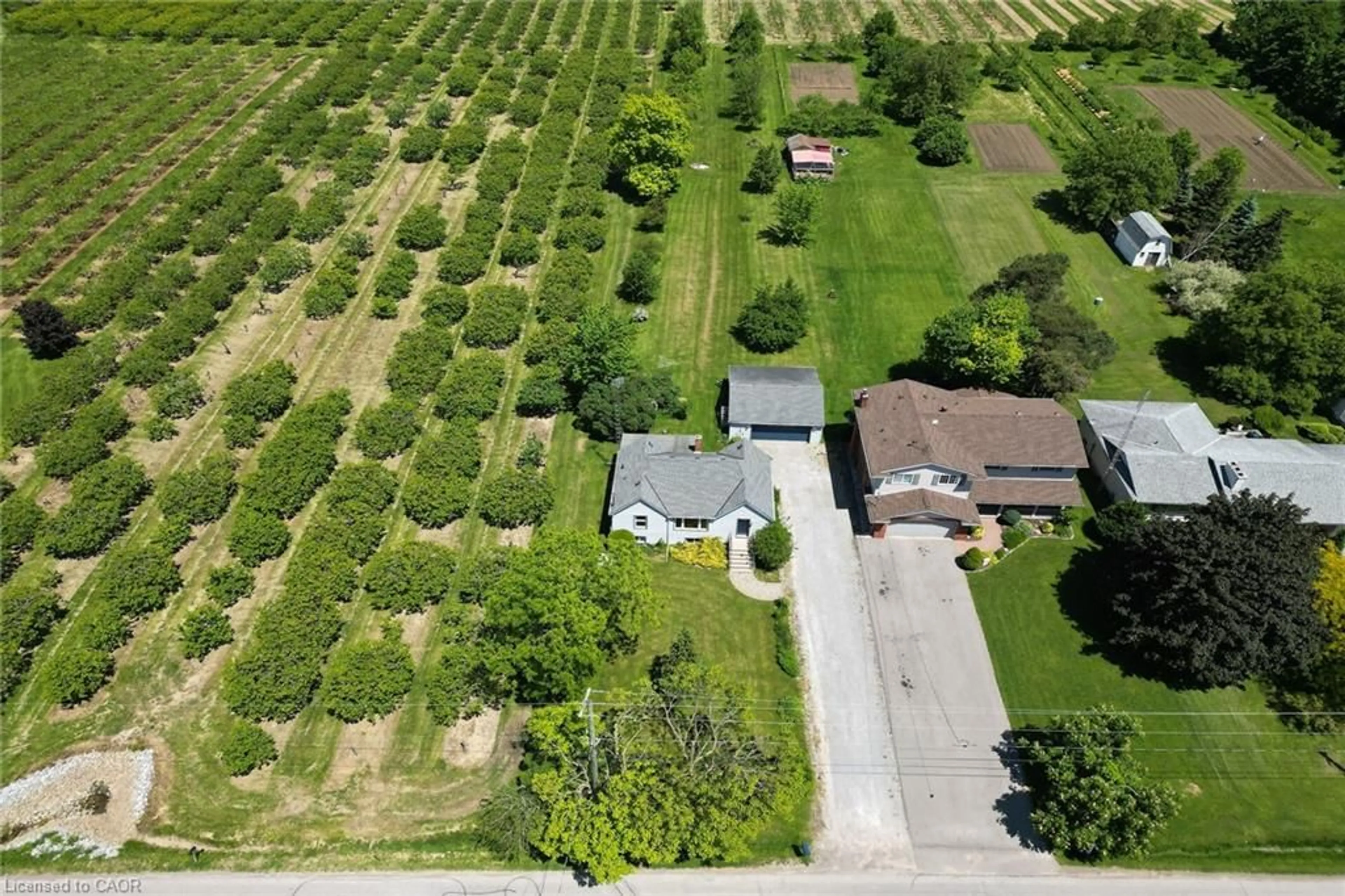 A pic from outside/outdoor area/front of a property/back of a property/a pic from drone, street for 1621 Second Ave Louth, St. Catharines Ontario L2R 6P9
