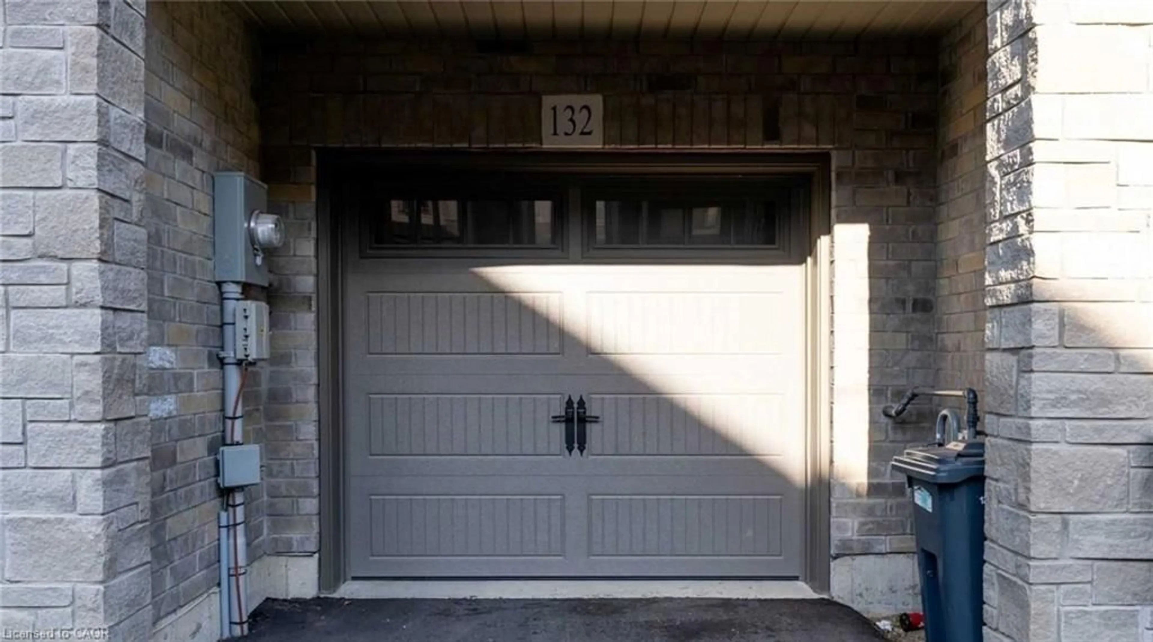 Indoor garage for 77 Diana Ave #132, Brantford Ontario N3T 0G7