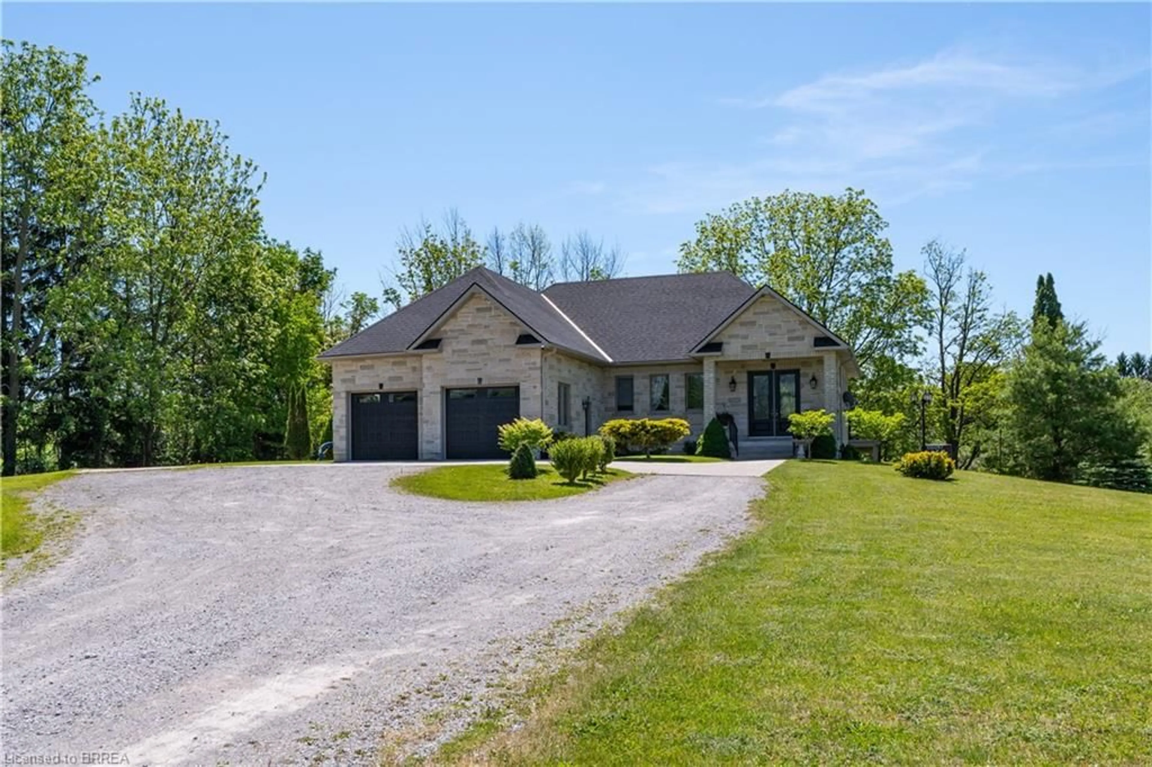 A pic from outside/outdoor area/front of a property/back of a property/a pic from drone, street for 136-160 Mechanic St, Waterford Ontario N0E 1Y0