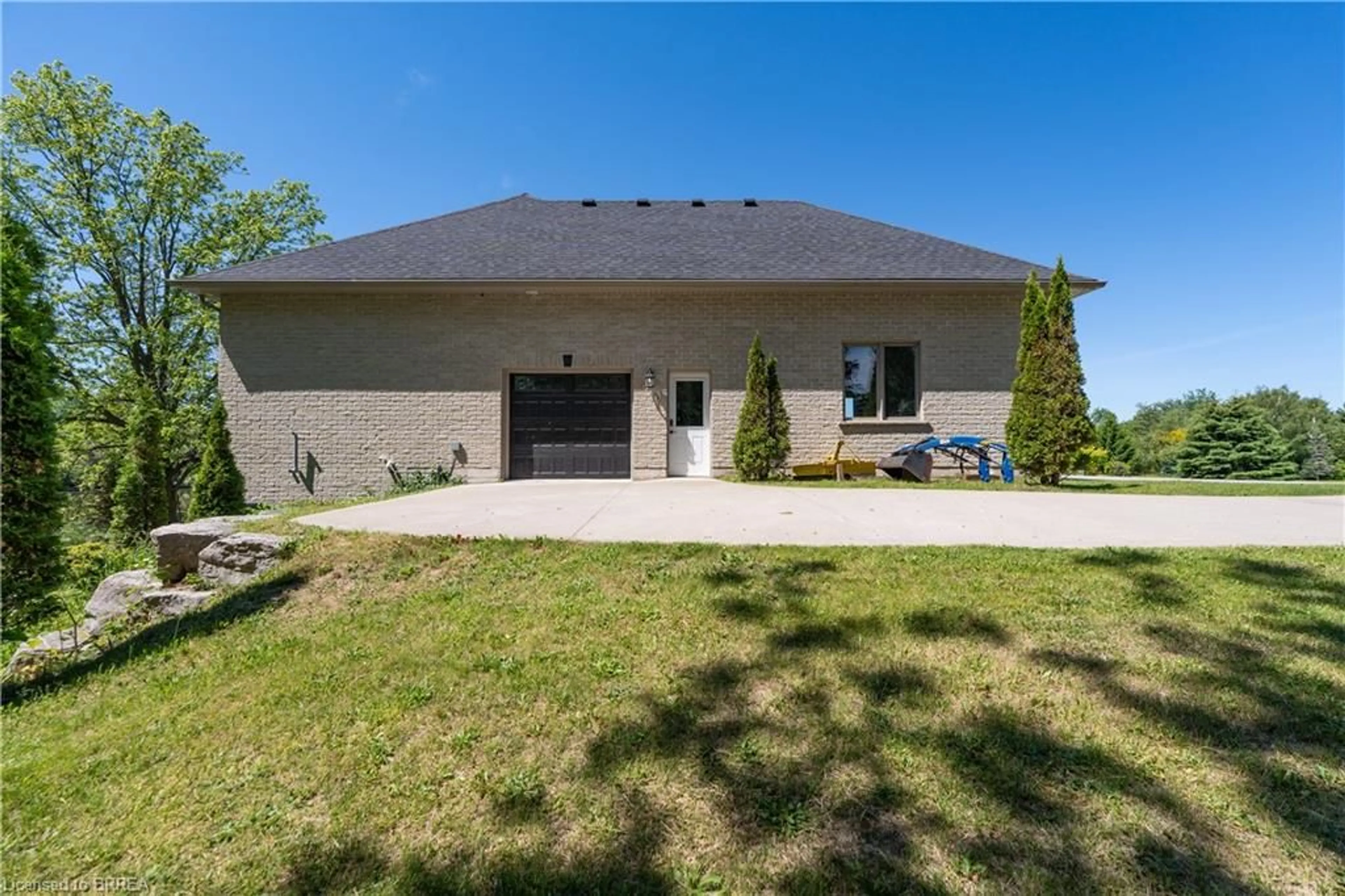 Home with brick exterior material, unknown for 136-160 Mechanic St, Waterford Ontario N0E 1Y0