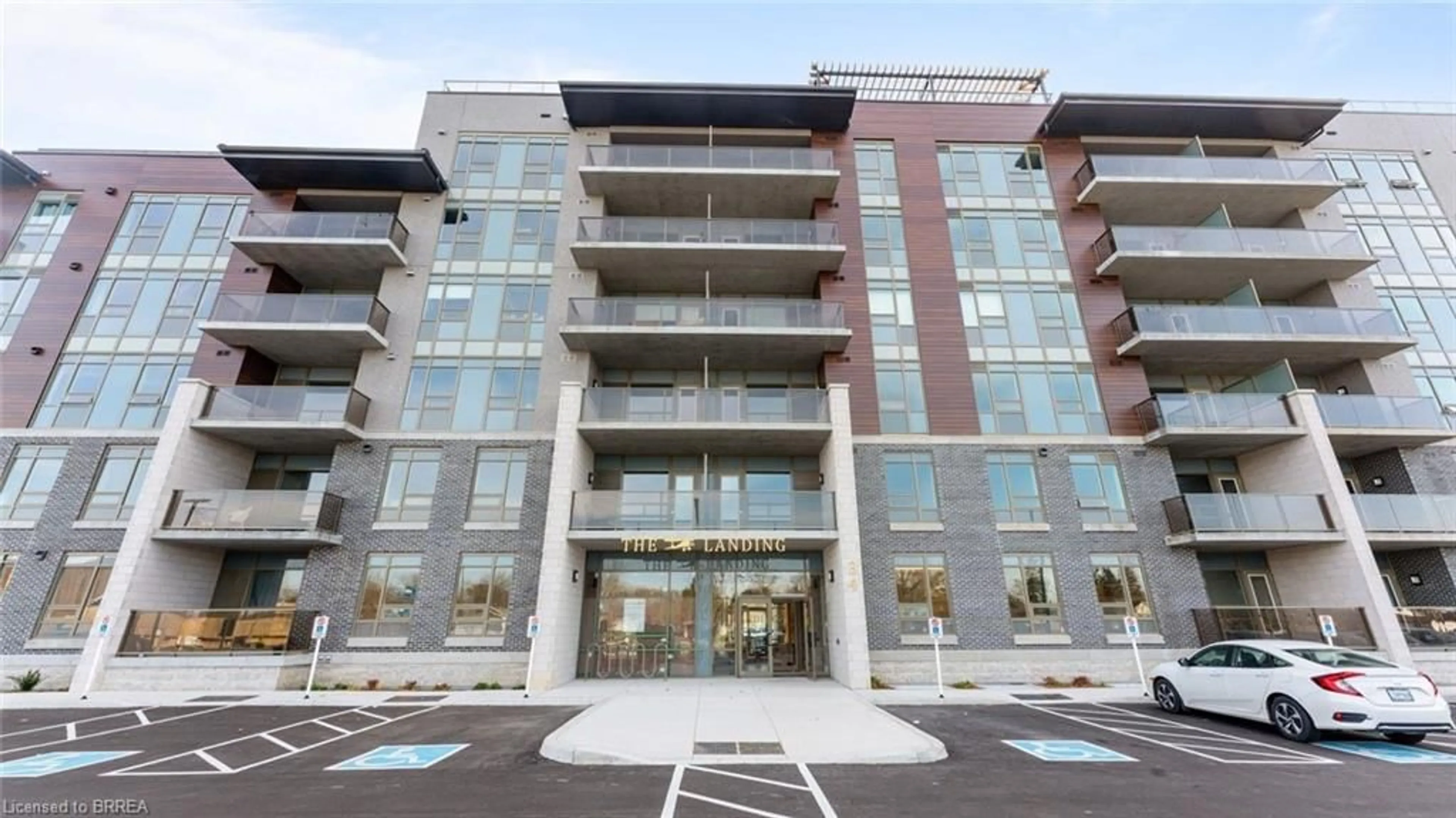 Indoor foyer for 34 Norman St #307, Brantford Ontario N3R 2Y1