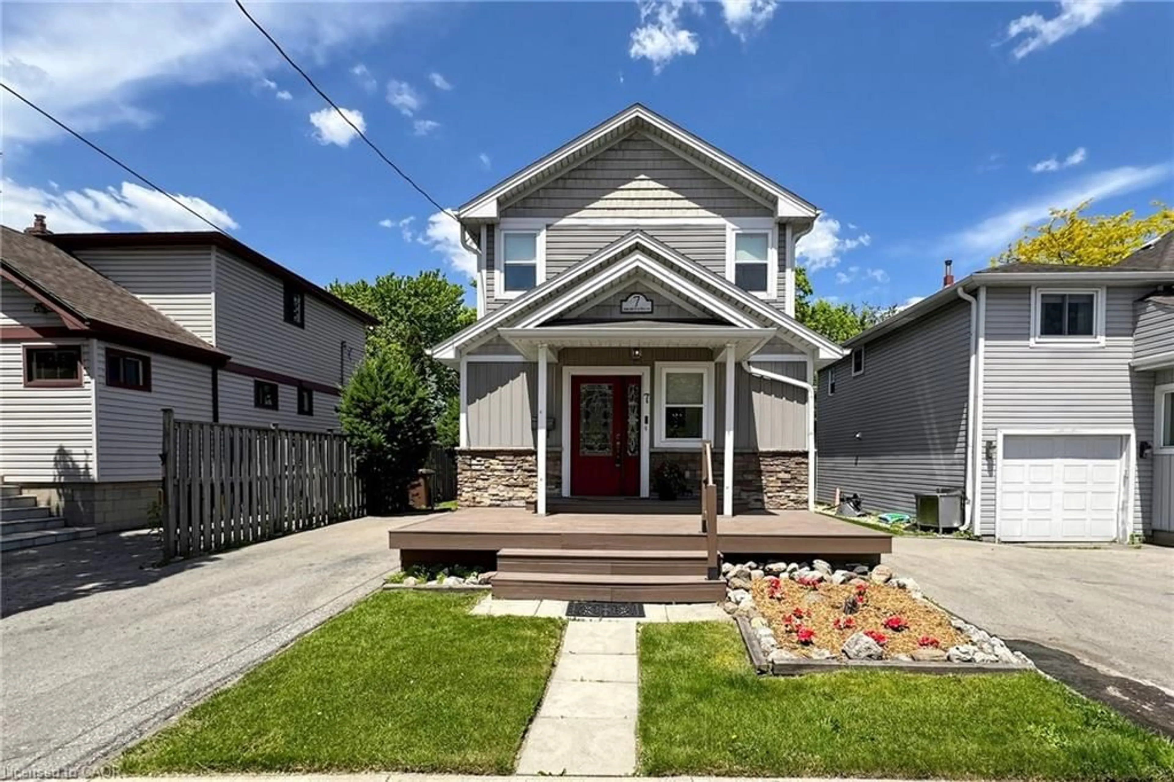 Home with vinyl exterior material, street for 7 Windermere Ave, Hamilton Ontario L8H 7G3