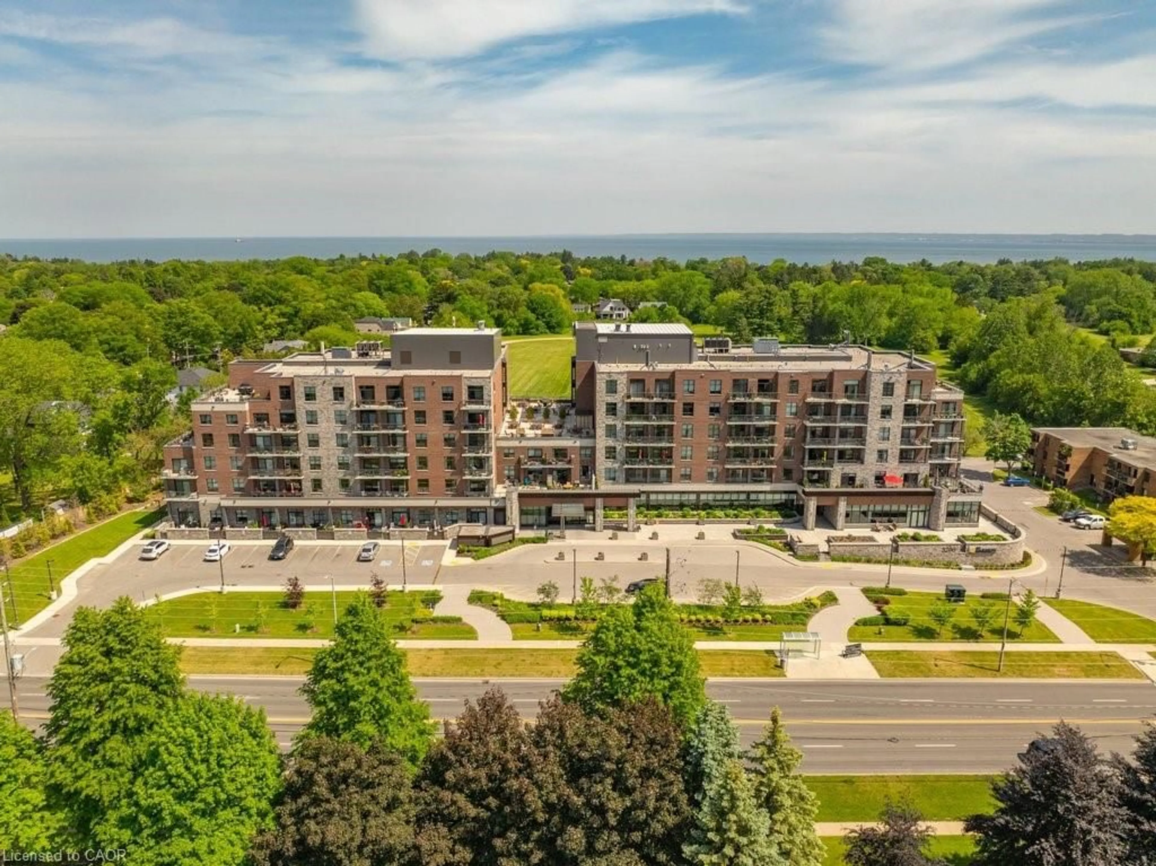 A pic from outside/outdoor area/front of a property/back of a property/a pic from drone, unknown for 3290 New St #505, Burlington Ontario L7N 1M8