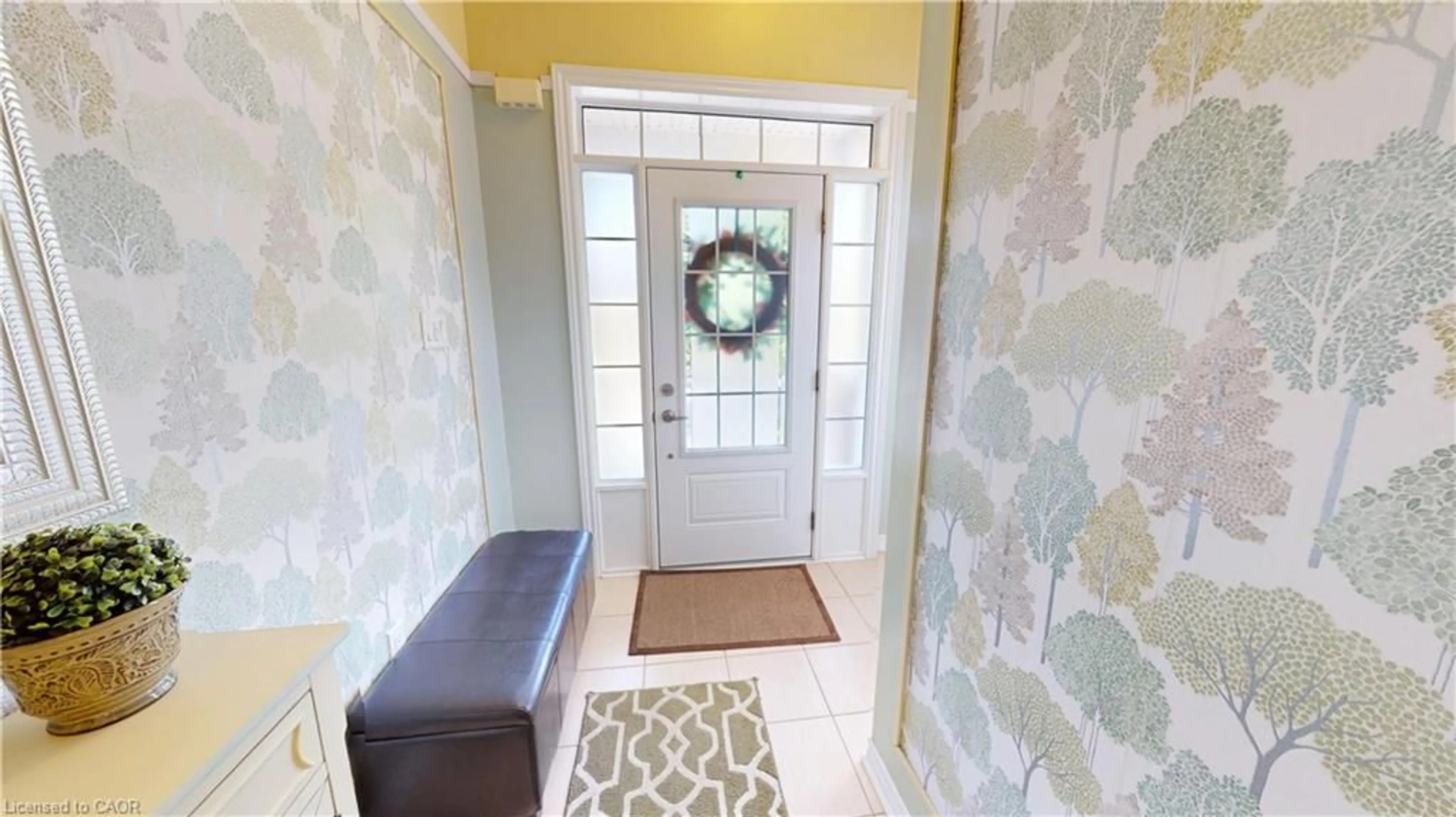 Indoor entryway for 16 Ridgegate Cres, Georgetown Ontario L7G 0L1
