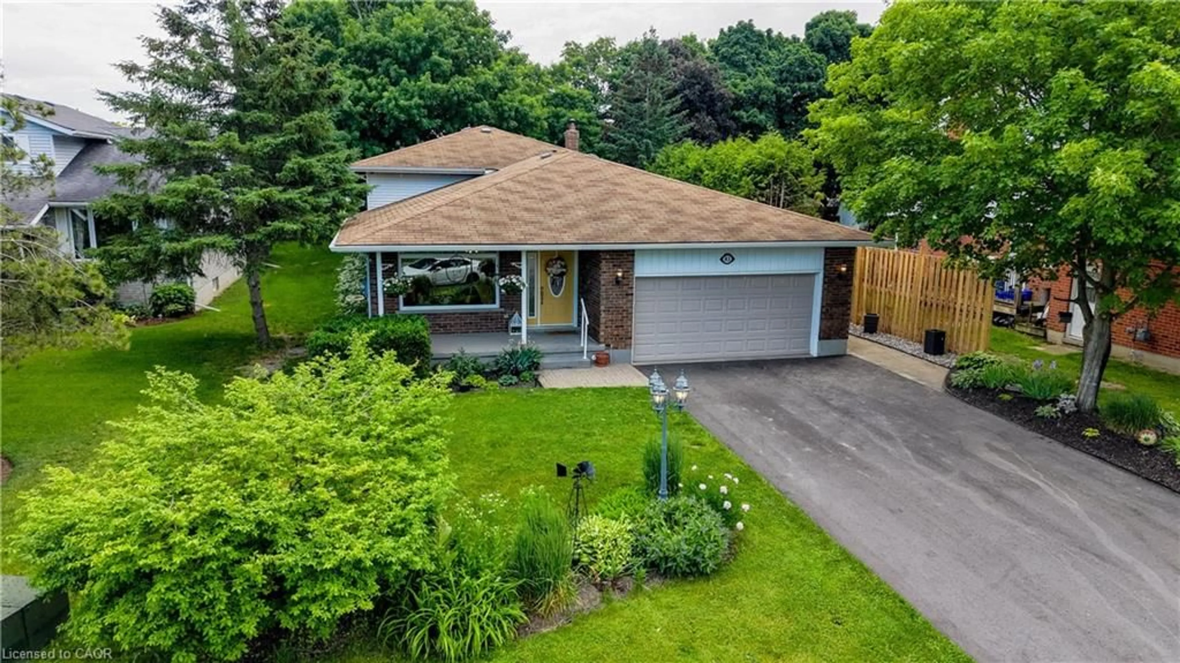 A pic from outside/outdoor area/front of a property/back of a property/a pic from drone, street for 83 William St, Plattsville Ontario N0J 1S0
