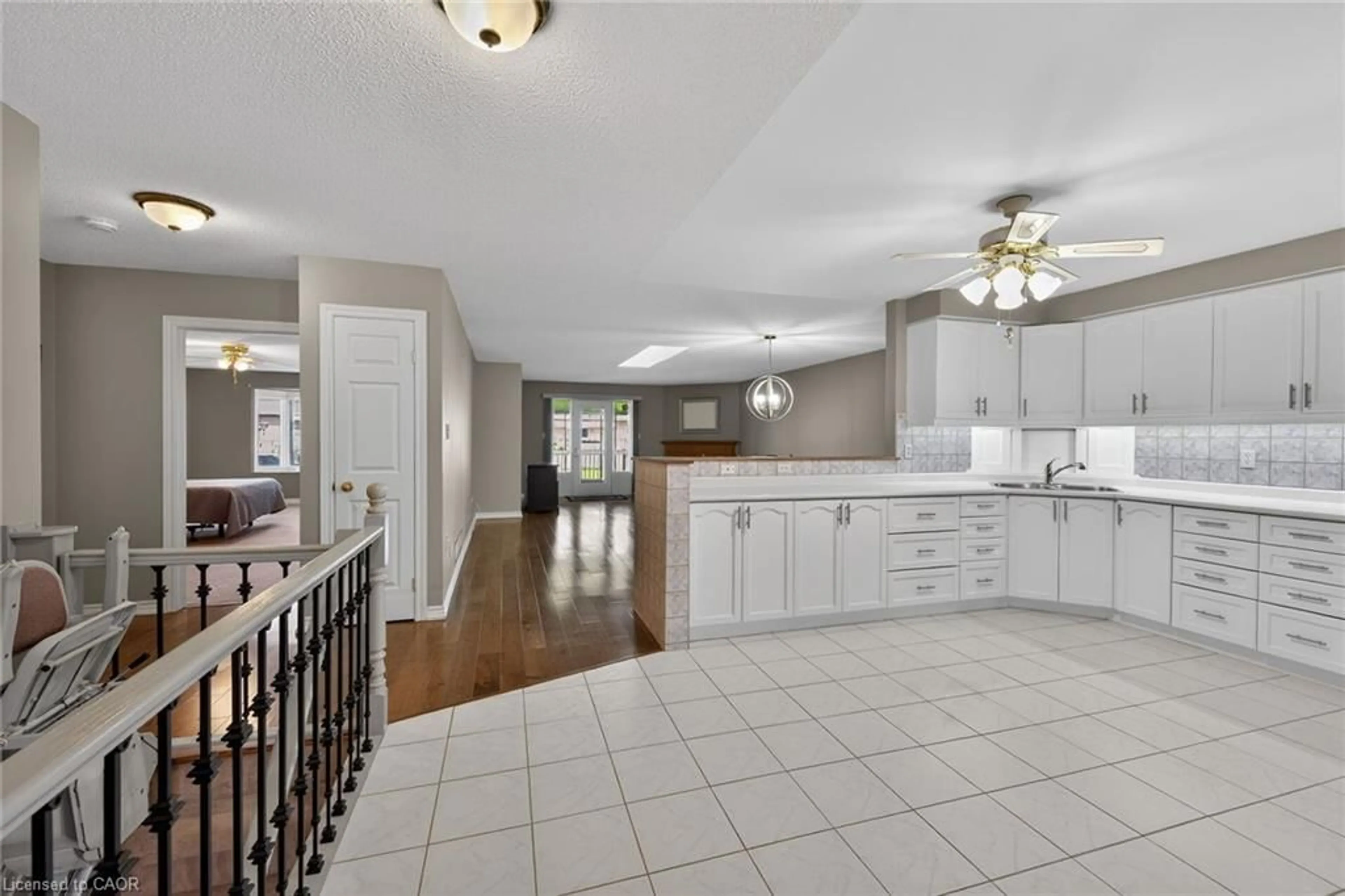 Open concept kitchen, ceramic/tile floor for 30 Braemar Ave #34, Caledonia Ontario N3W 2M1