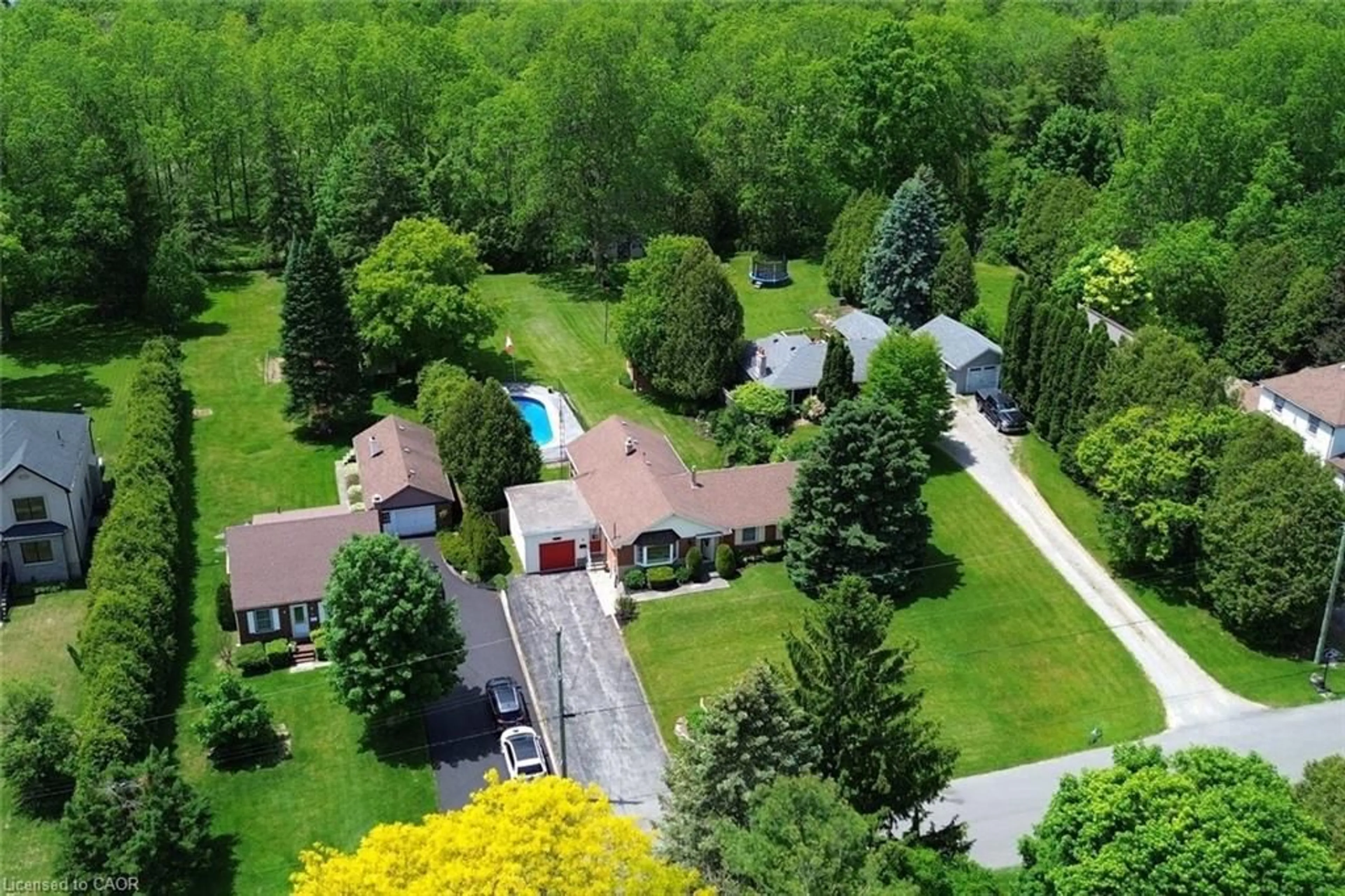 A pic from outside/outdoor area/front of a property/back of a property/a pic from drone, unknown for 9 Wesite Ave, Dundas Ontario L9H 5M1